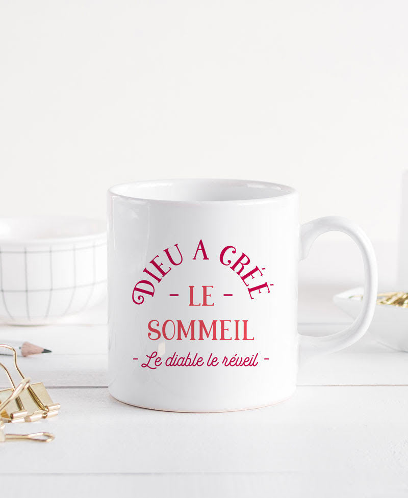 Juste Un T-shirt Mugs Dieu a créé le sommeil mug anse classique