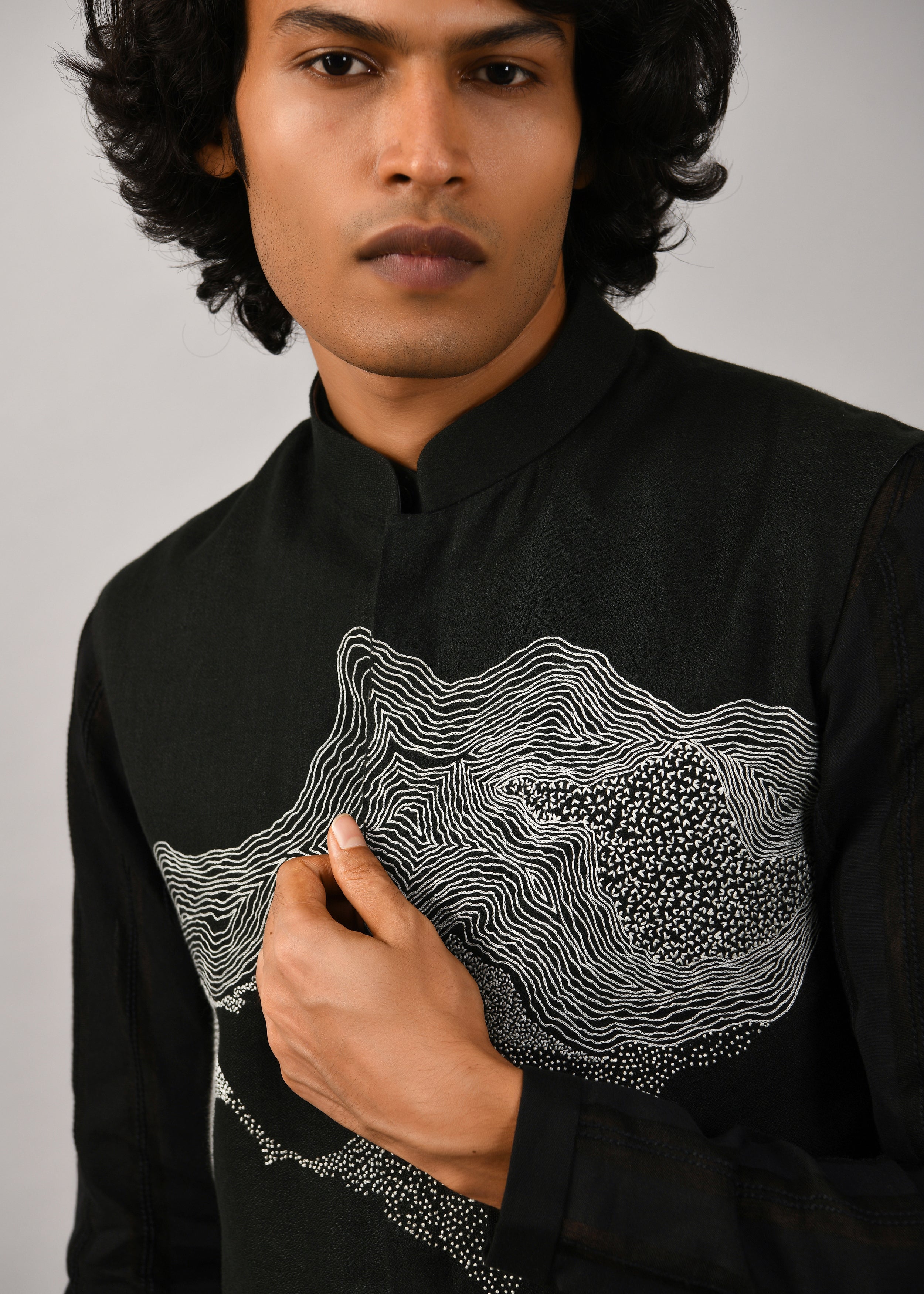 COUNTRYMADE Nehru Jackets Cloud Embroidered Bundi veste sans manches noire en lin