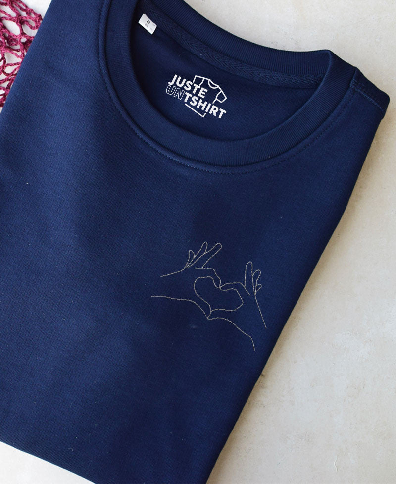 Juste Un T-shirt Sweats Brodés Coeur sur la main sweat brodé gris chiné