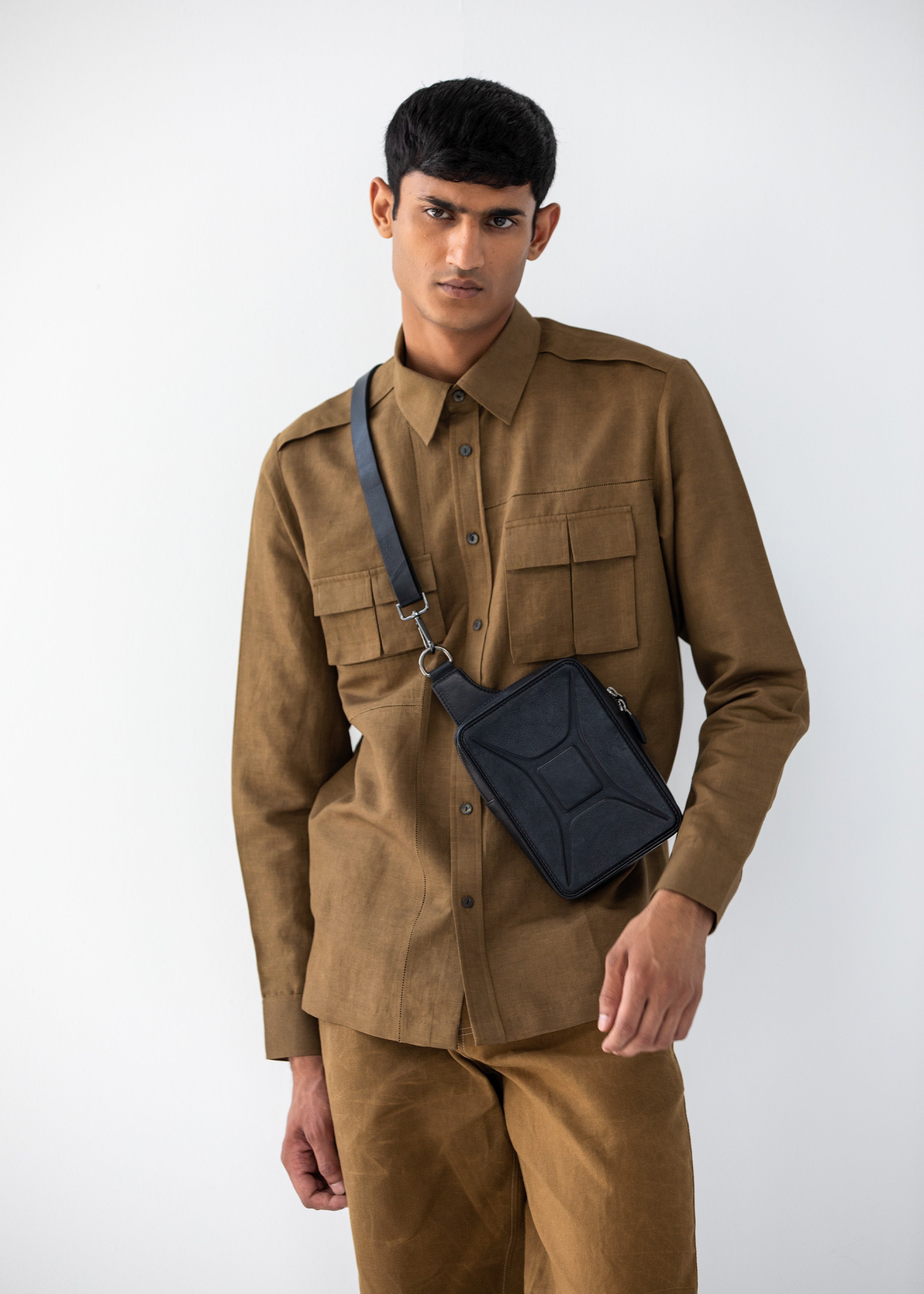 COUNTRYMADE Leather Goods Jerrycan Crossbody Bag sac bandoulière en cuir ajustable