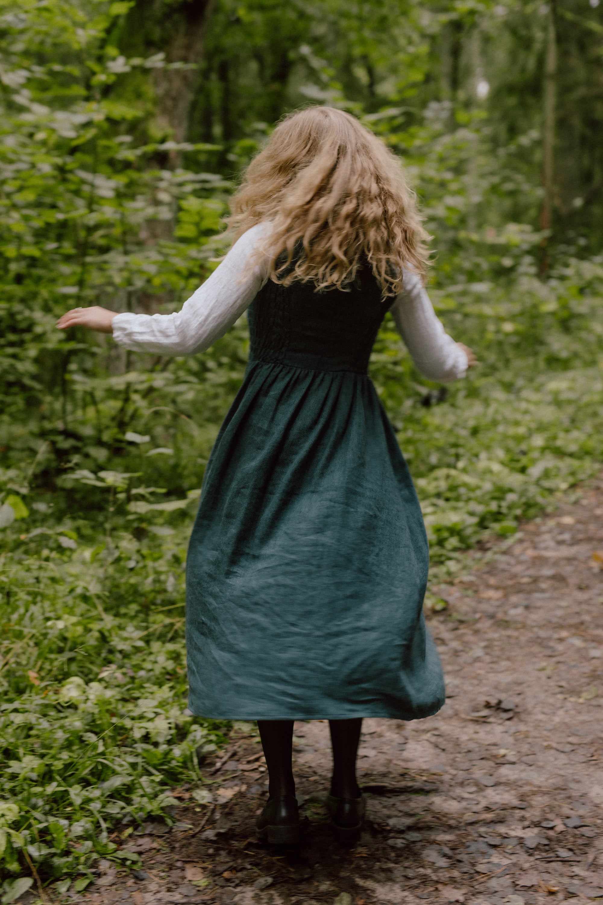 Laumė linen Linen Dresses Enola robe en lin bleu profond