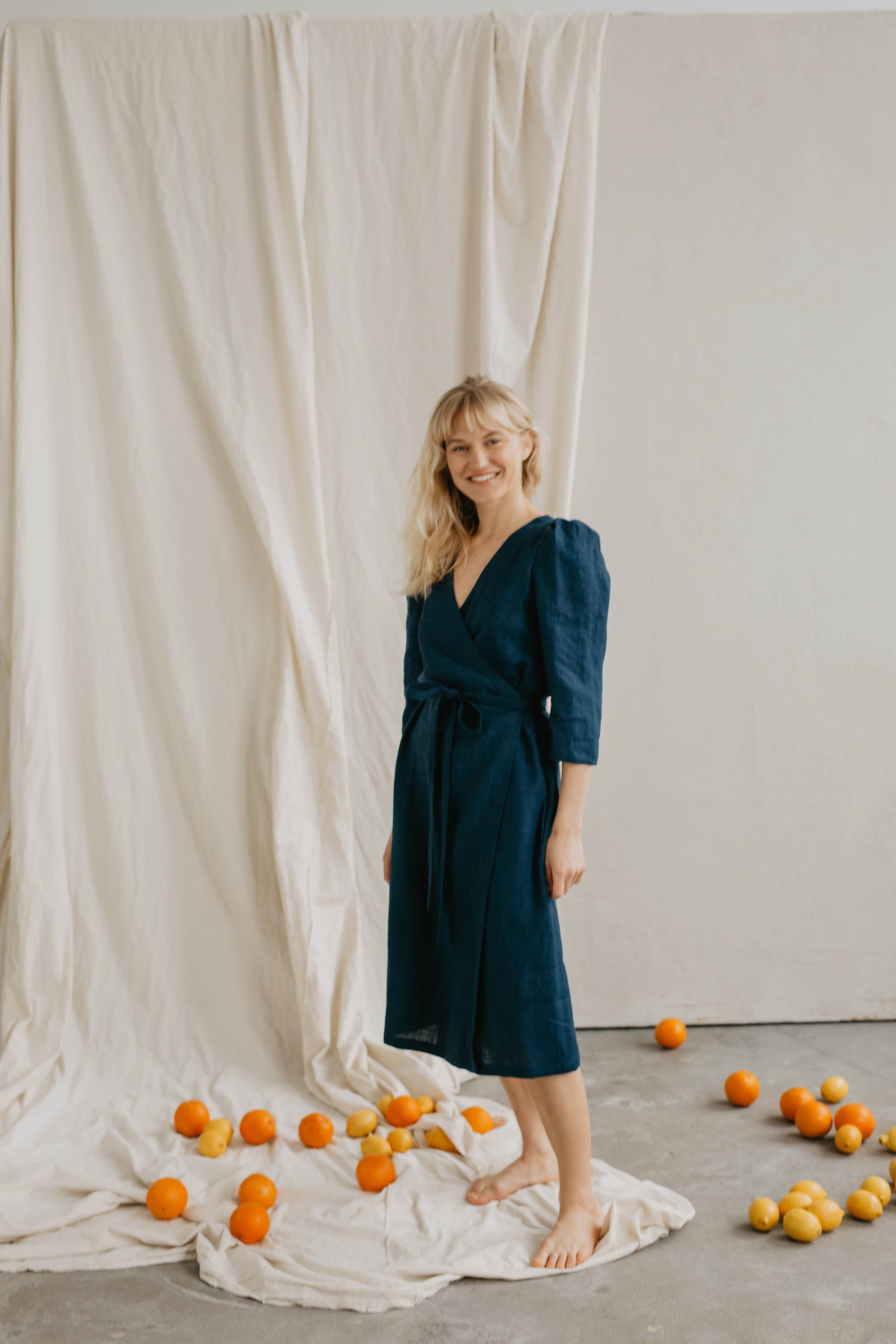Laumė linen Linen Dresses Piaf robe portefeuille en lin bleu profond