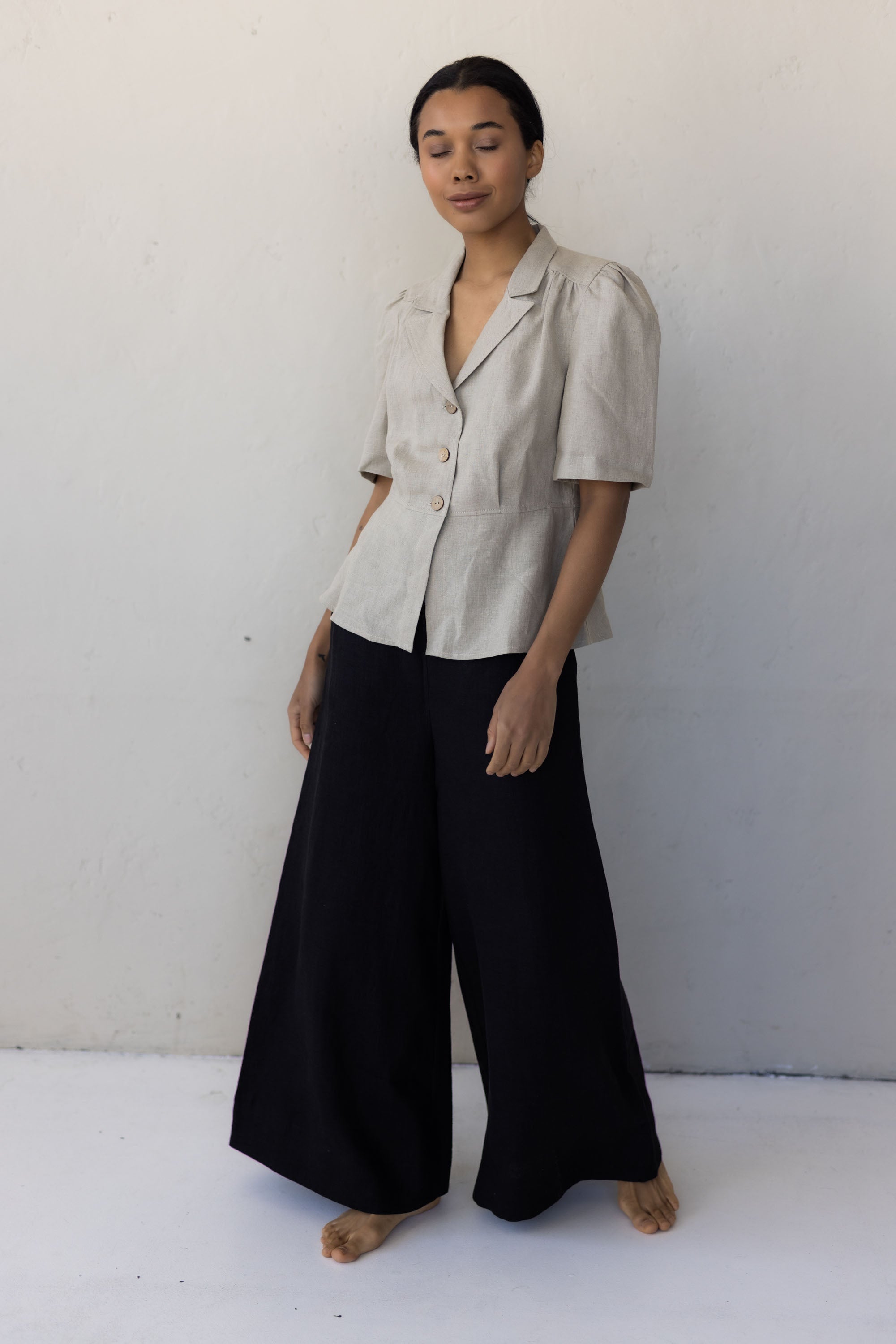 Laumė linen Linen Tops Lyric chemise en lin bleu ciel manches bouffantes
