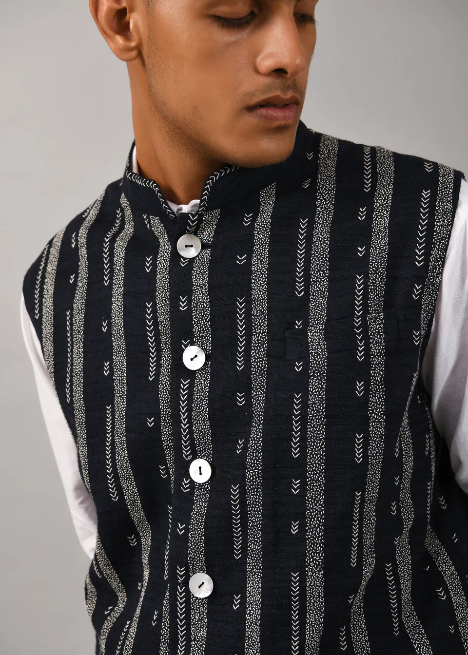 COUNTRYMADE Nehru Jackets Contrail Embroidered Bundi bundi bleu marine coton soie