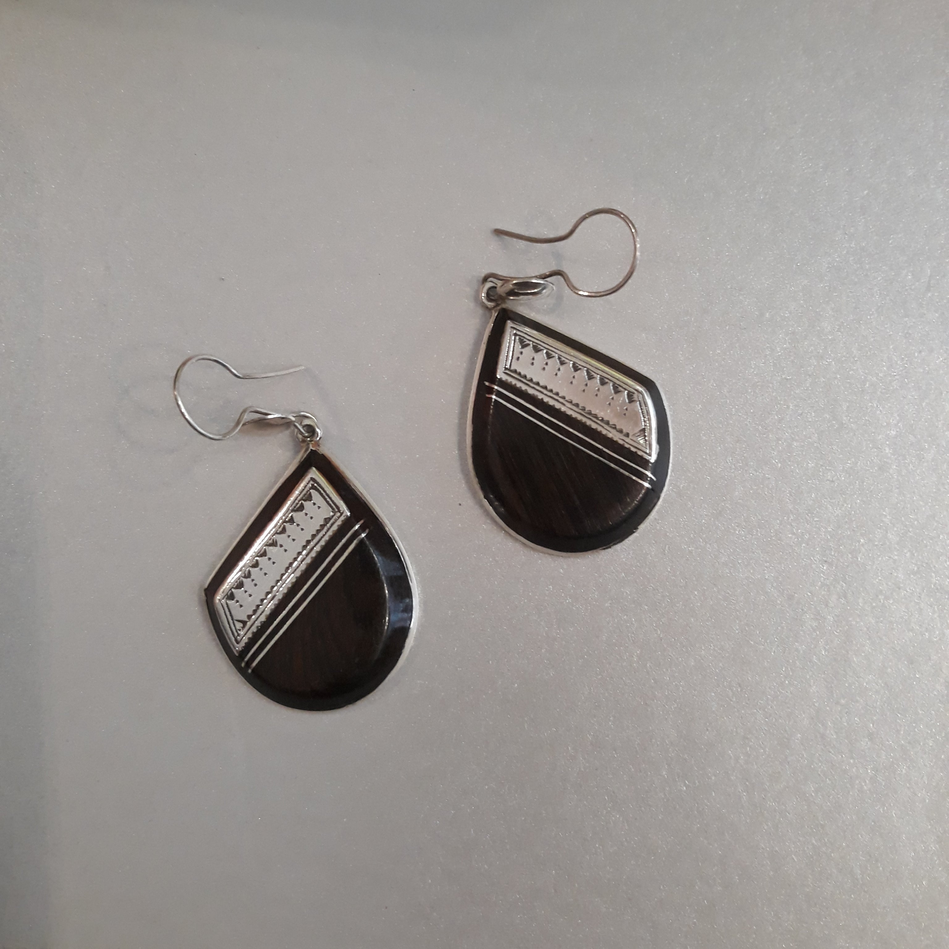 Sourire Multicolore Boucles d’oreilles Gouttes touareg argent et ébène artisanales
