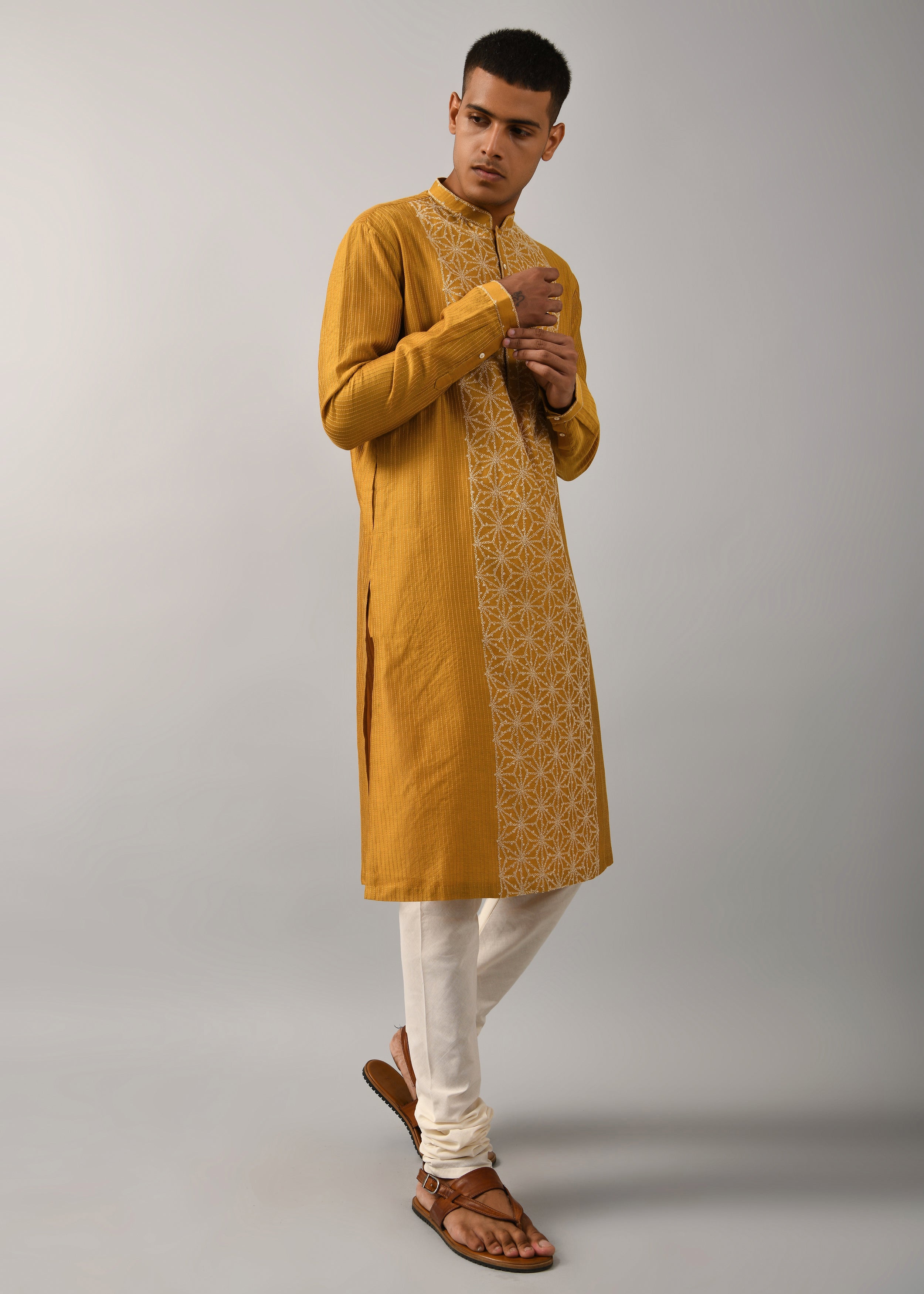 COUNTRYMADE Beyond the Clouds Dhruvtara ensemble kurta moutarde chanderi