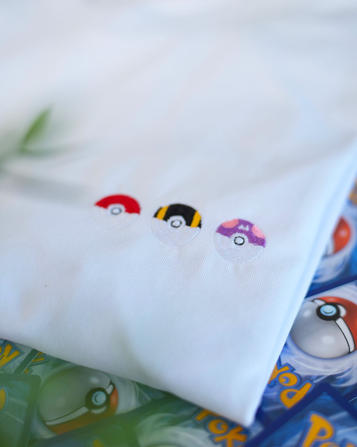 Juste Un T-shirt T-shirts Brodés Pokeball T-shirt blanc en coton bio