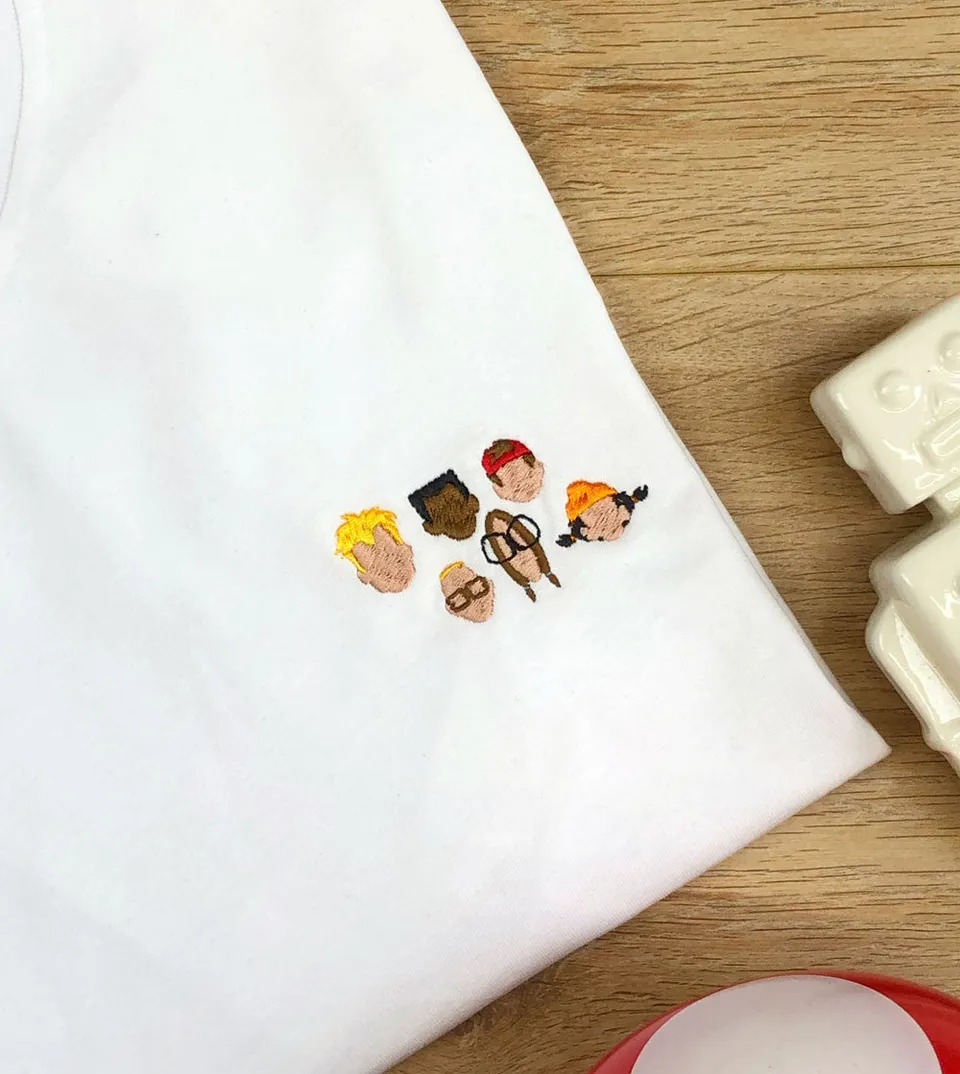Juste Un T-shirt T-shirts Brodés La Cour de Récré T-shirt brodé coton bio