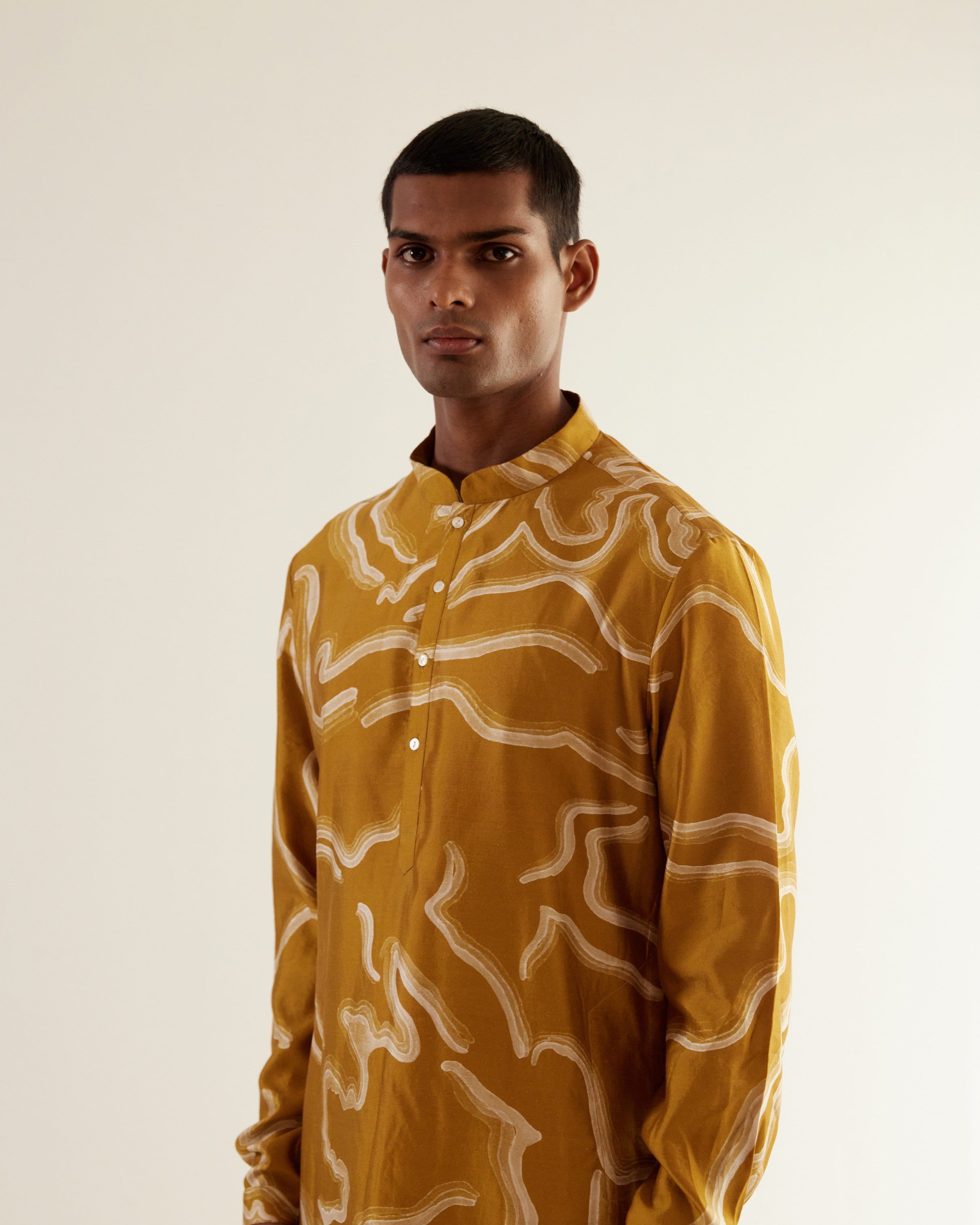 COUNTRYMADE Kurtas Desert Print Silk Kurta kurta en soie moutarde