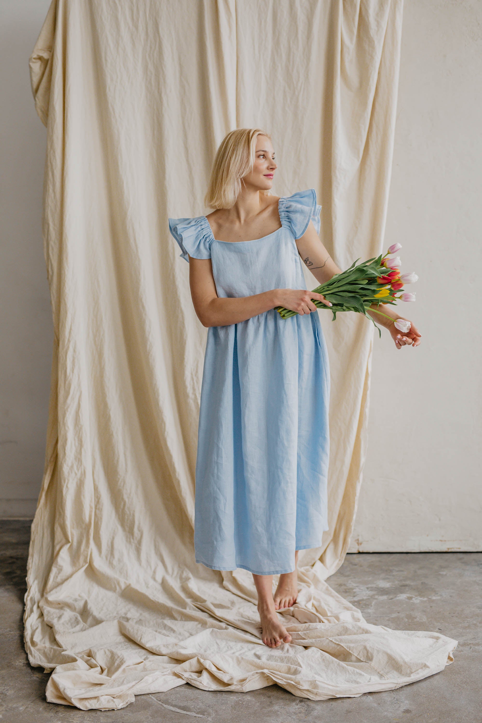 Laumė linen Linen Dresses Ona robe en lin bleu ciel taille S à volants