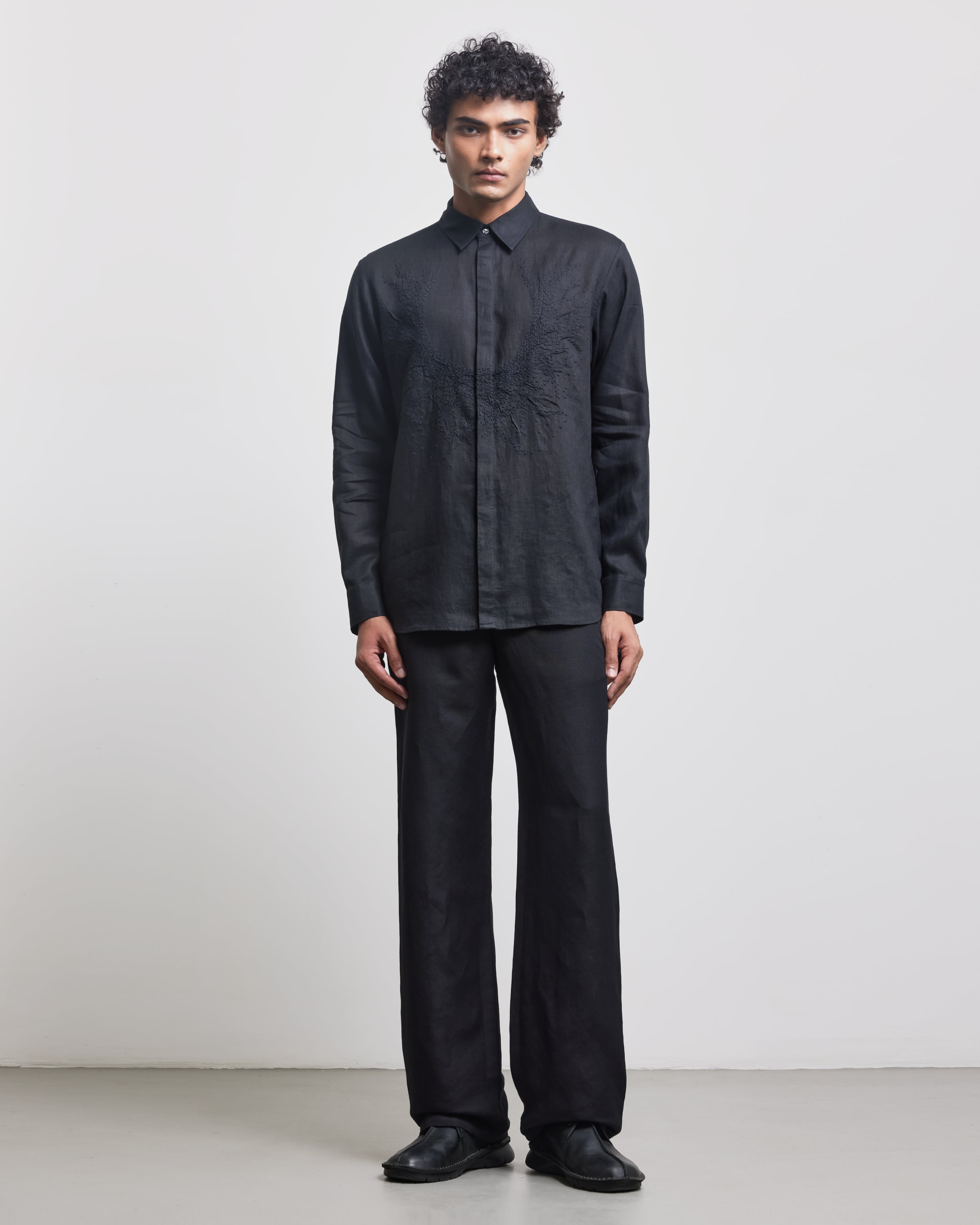 COUNTRYMADE Shirts Black Wreath chemise noire en lin brodée