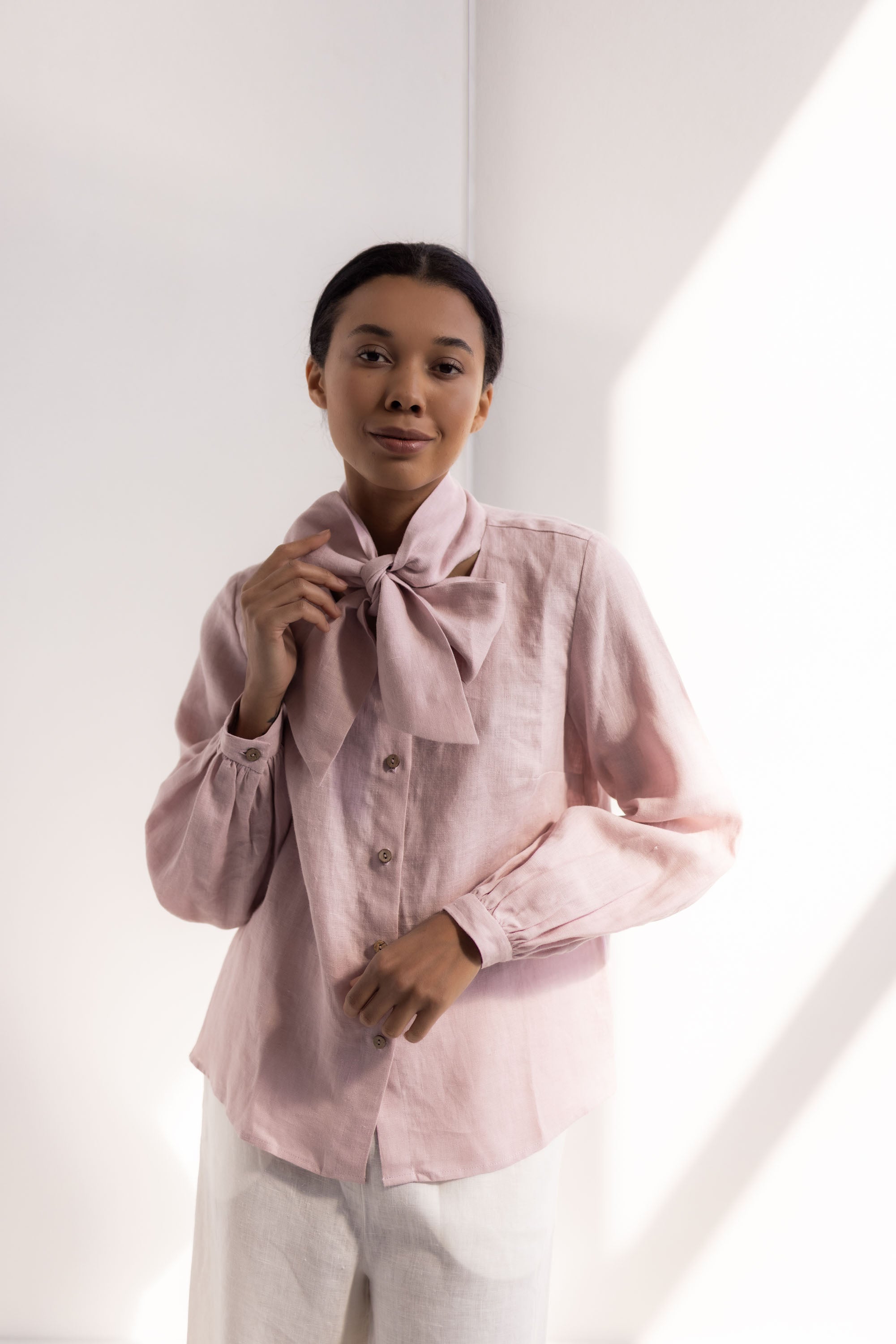 Laumė linen Linen Tops Lenore chemise en lin rose poudré à nœud