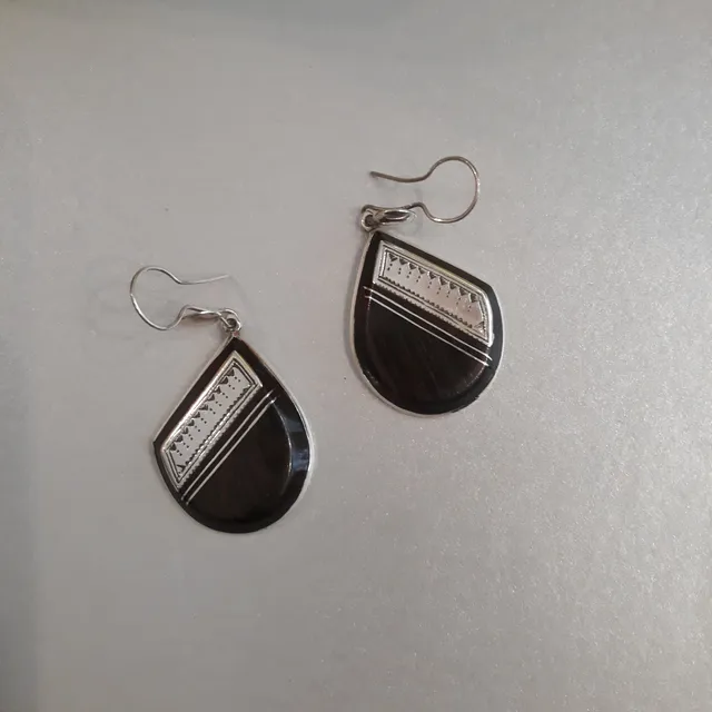 Sourire Multicolore Boucles d’oreilles Gouttes touareg argent et ébène artisanales