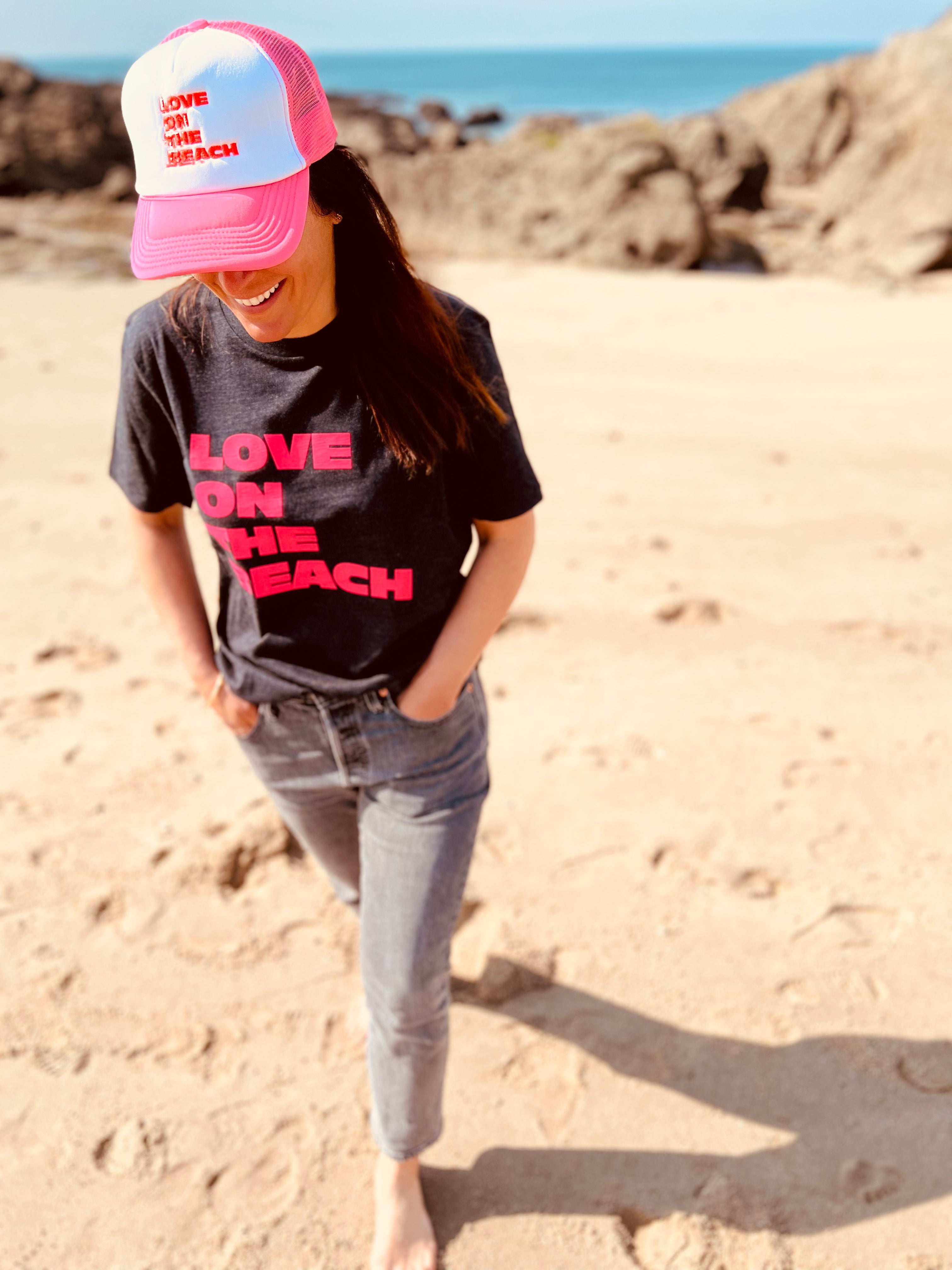 PANTRUCHE Casquettes LOVE ON THE BEACH casquette rose fluo trucker