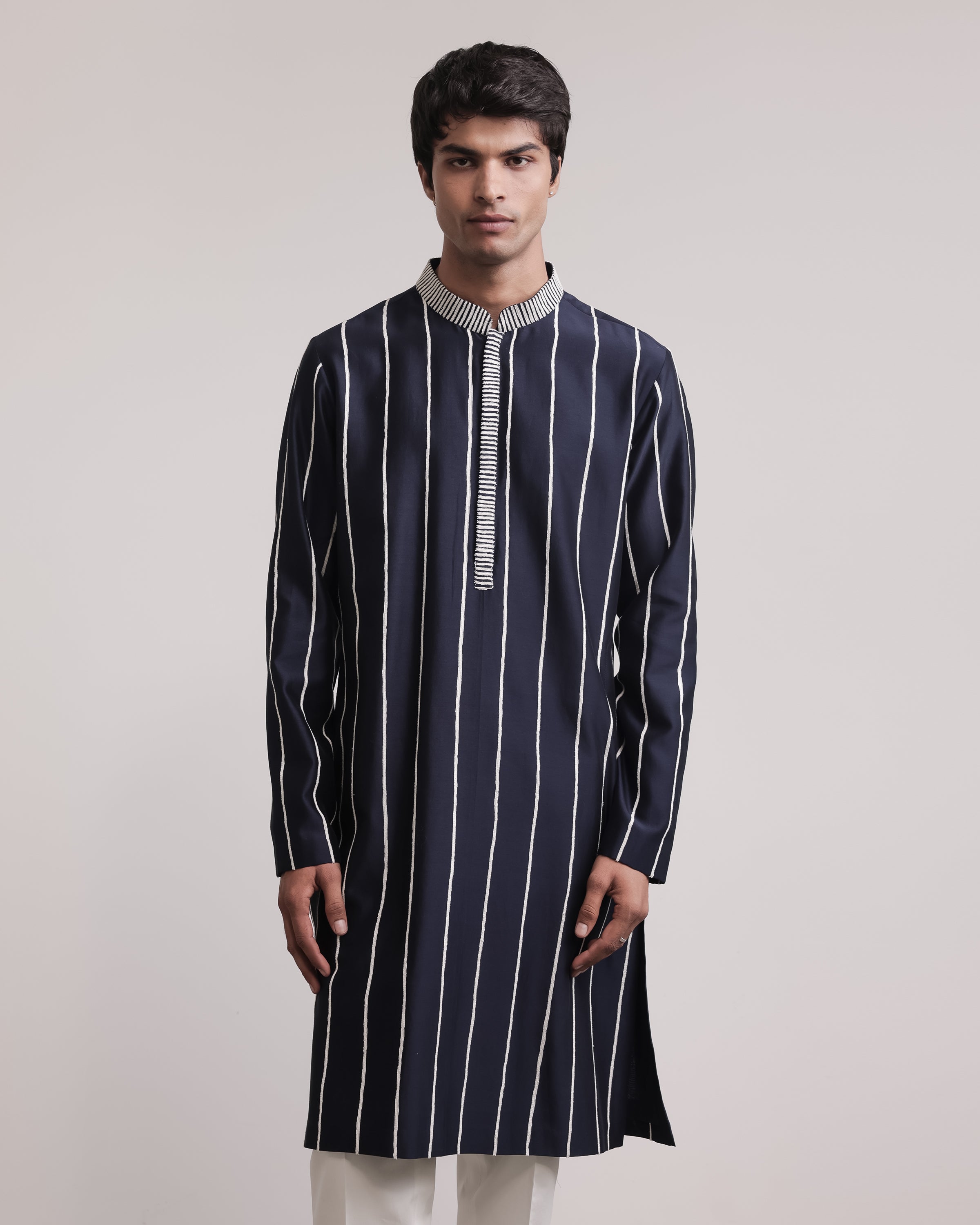 COUNTRYMADE Kurtas Frayed Stripes Kurta Set ensemble kurta rayé sur commande