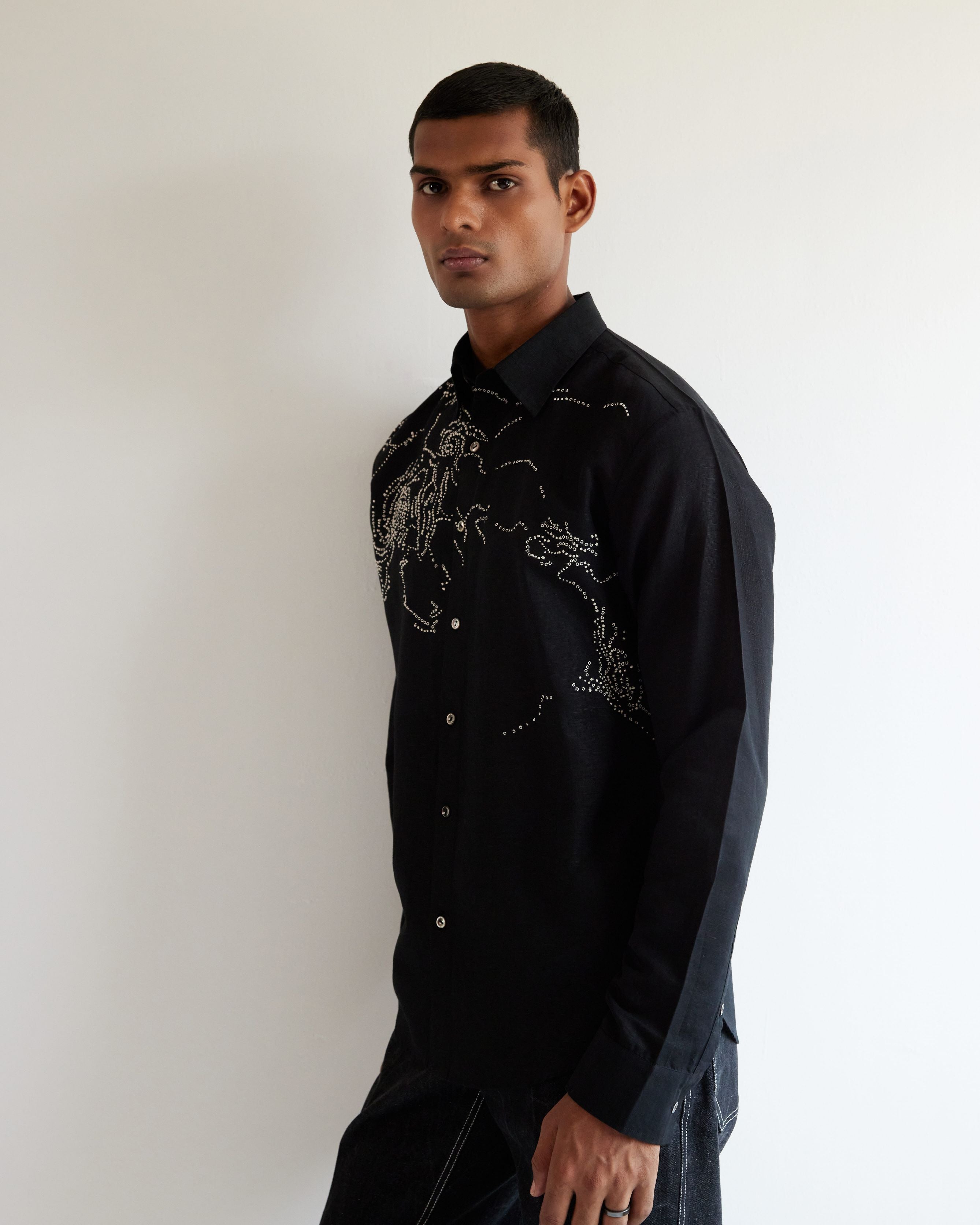 COUNTRYMADE Shirts Black Hole Embroidered Shirt chemise noire lin-coton