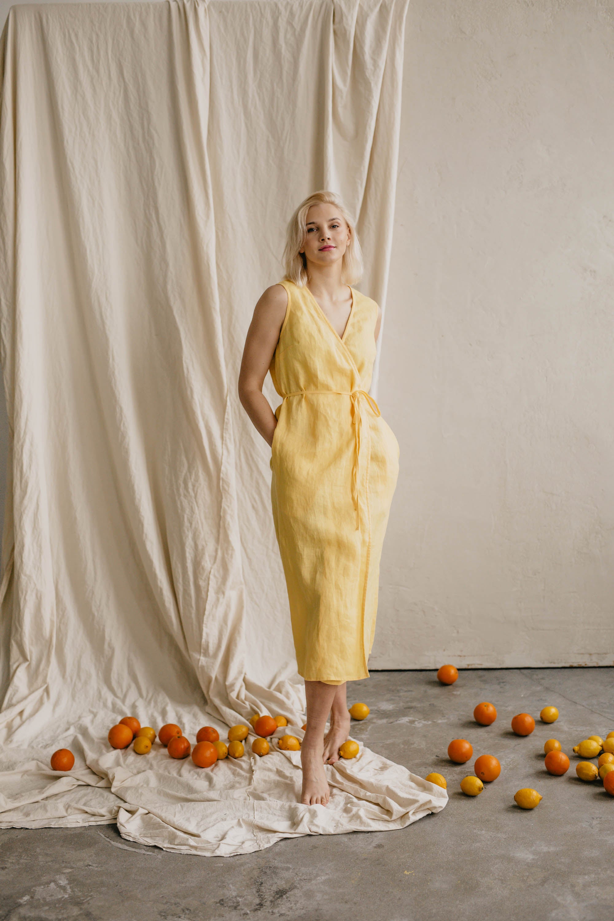 Laumė linen Linen Dresses Salomėja robe portefeuille en lin jaune soleil