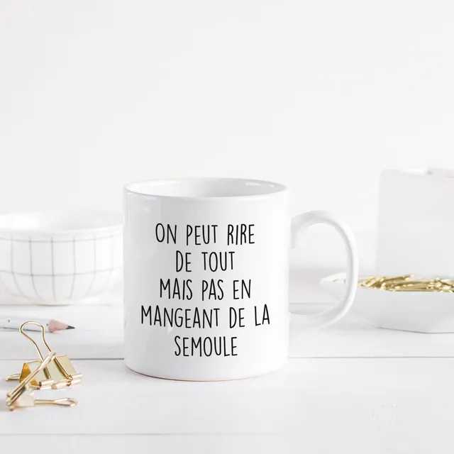 Juste Un T-shirt Mugs On peut rire de tout Mug