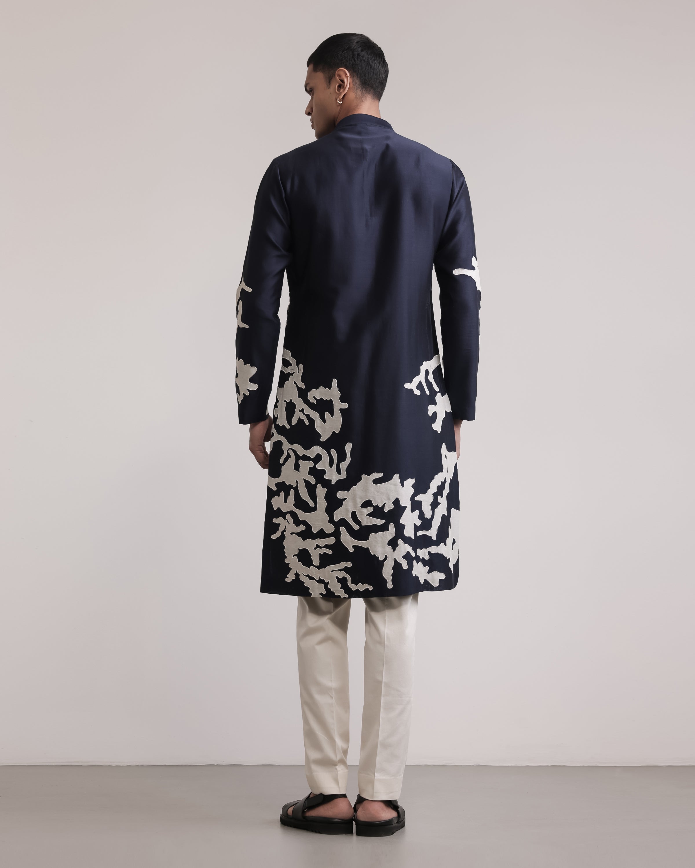 COUNTRYMADE Kurtas Eroded Camo Applique Kurta Set en soie chanderi