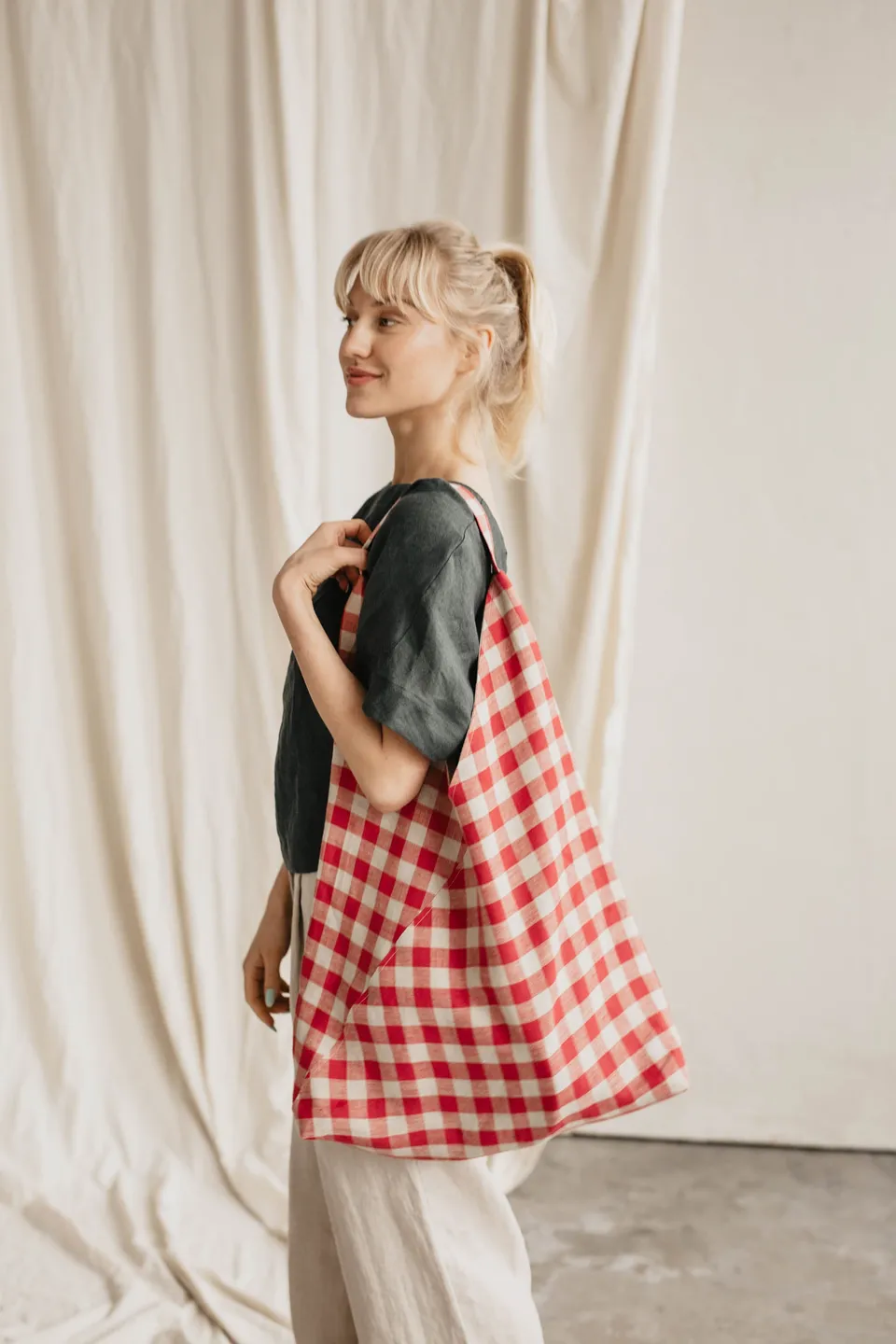 Laumė linen Linen Accessories Linen shopping bag grand sac en lin à carreaux rouges