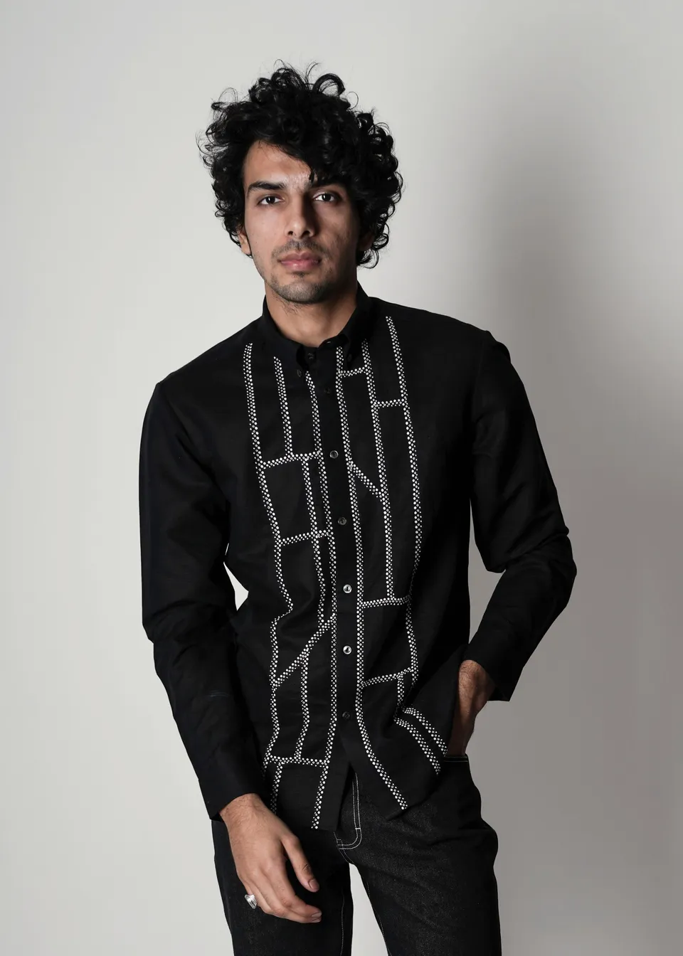 COUNTRYMADE Shirts Hand Embroidered Shirt en lin noir brodé