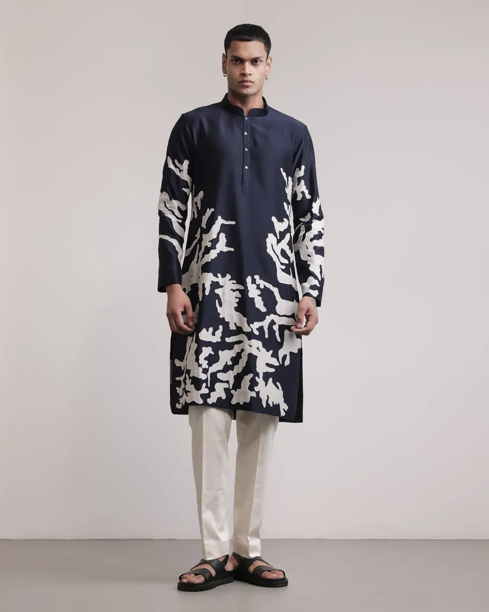 COUNTRYMADE Kurtas Eroded Camo Applique Kurta Set en soie chanderi