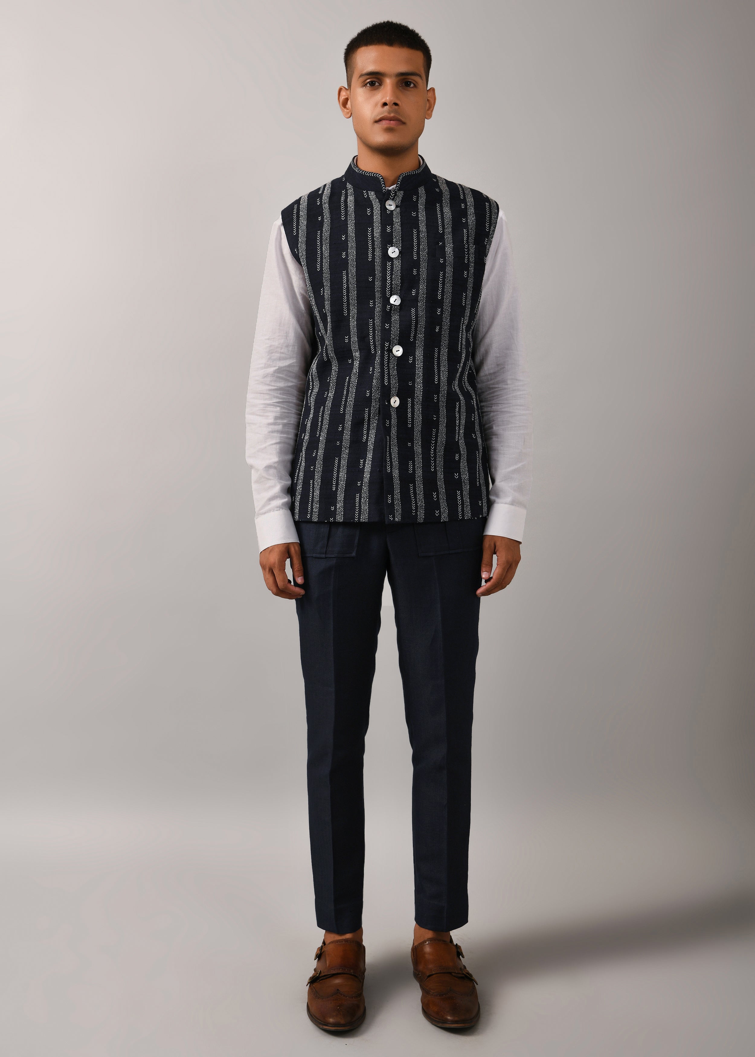 COUNTRYMADE Nehru Jackets Contrail Embroidered Bundi bundi bleu marine coton soie
