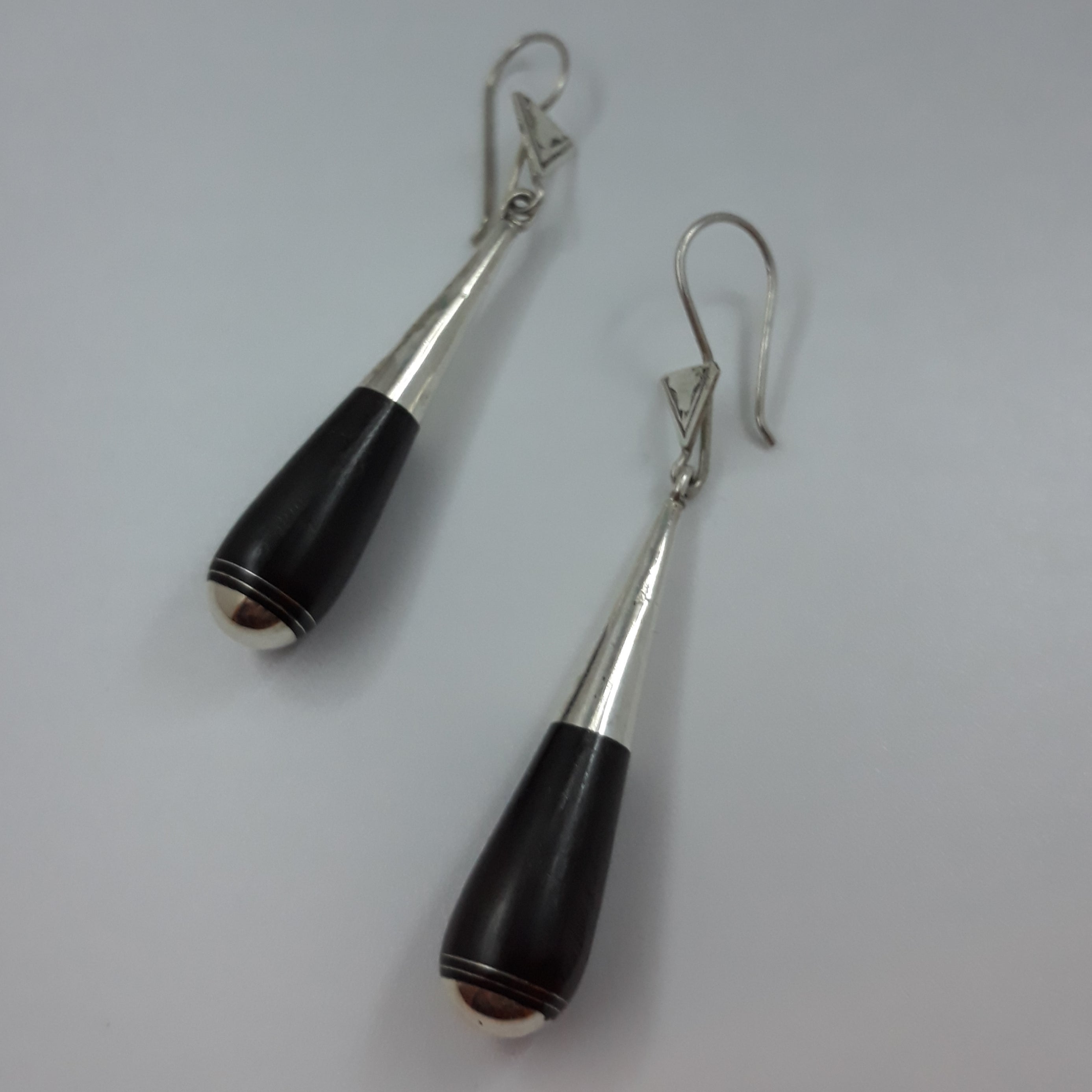 Sourire Multicolore Boucles d’oreilles massues boucles longues ébène et argent
