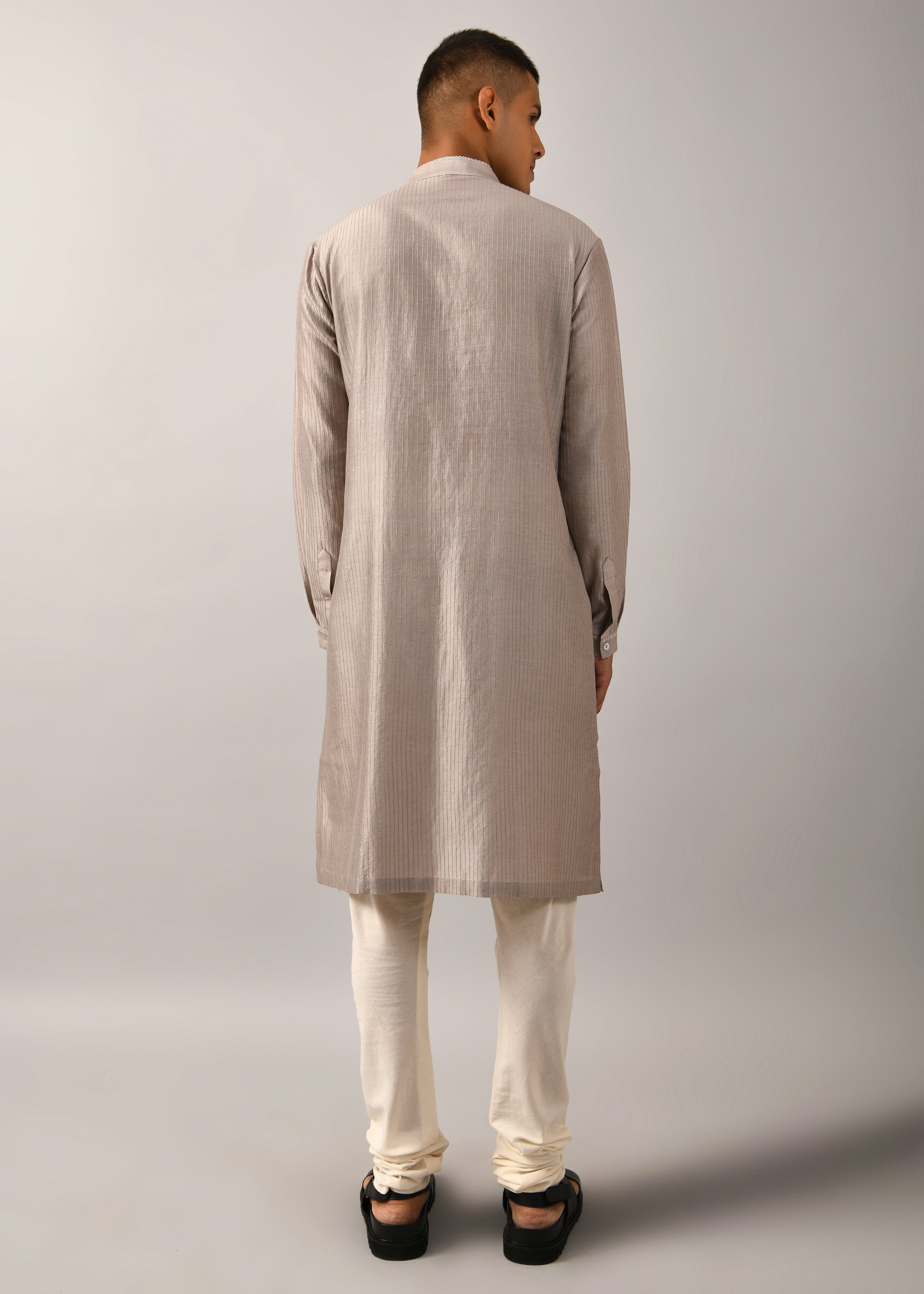 COUNTRYMADE Kurtas Contrail Hand Embroidered Kurta Set ensemble kurta gris S chanderi