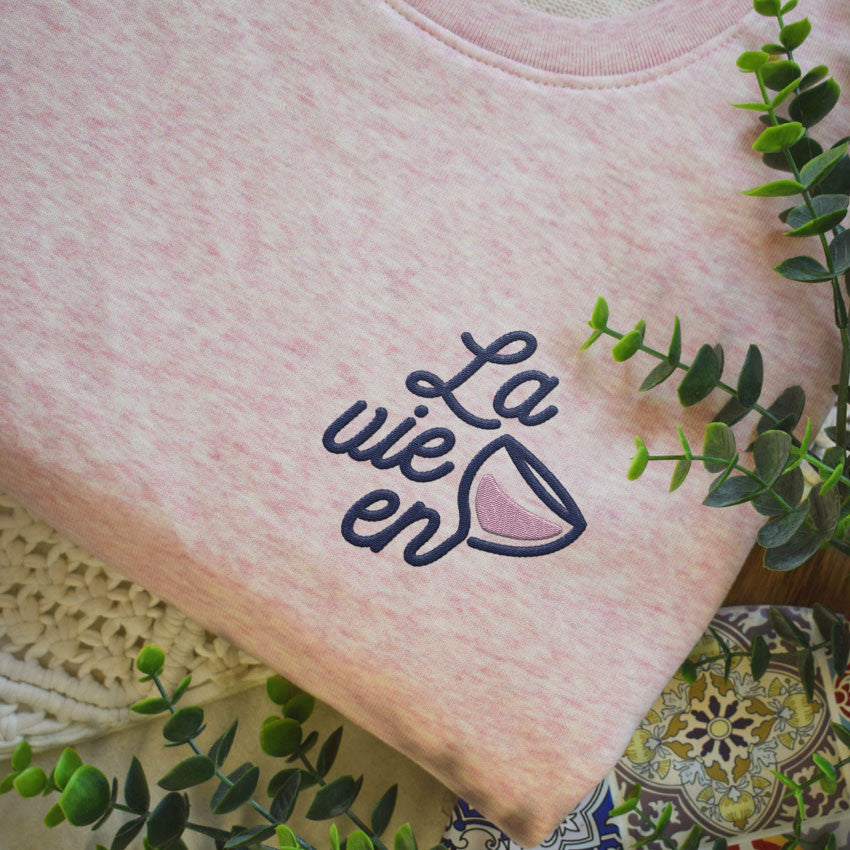 Juste Un T-shirt Sweats Brodés La vie en rose sweat brodé apéro