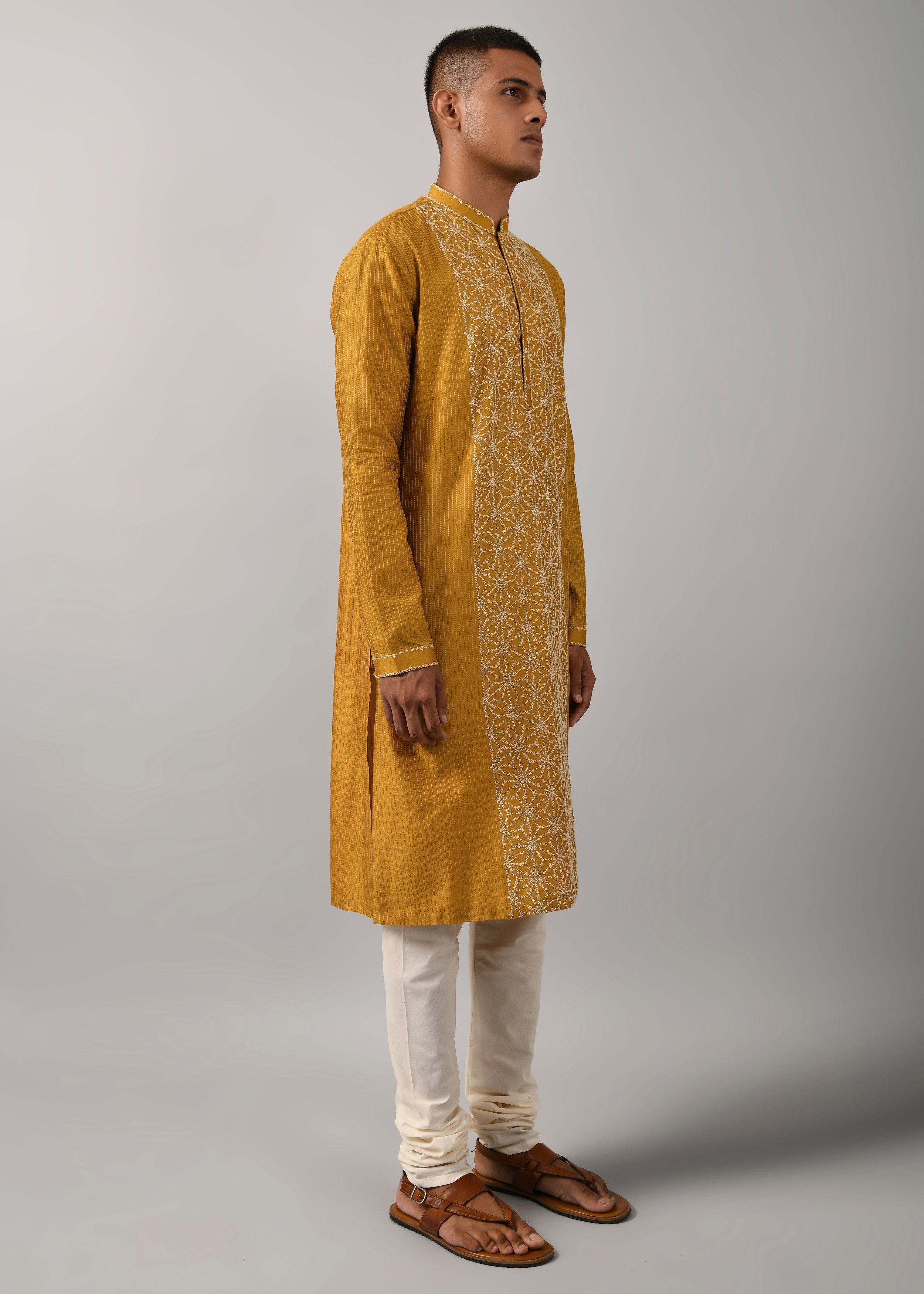COUNTRYMADE Beyond the Clouds Dhruvtara ensemble kurta moutarde chanderi