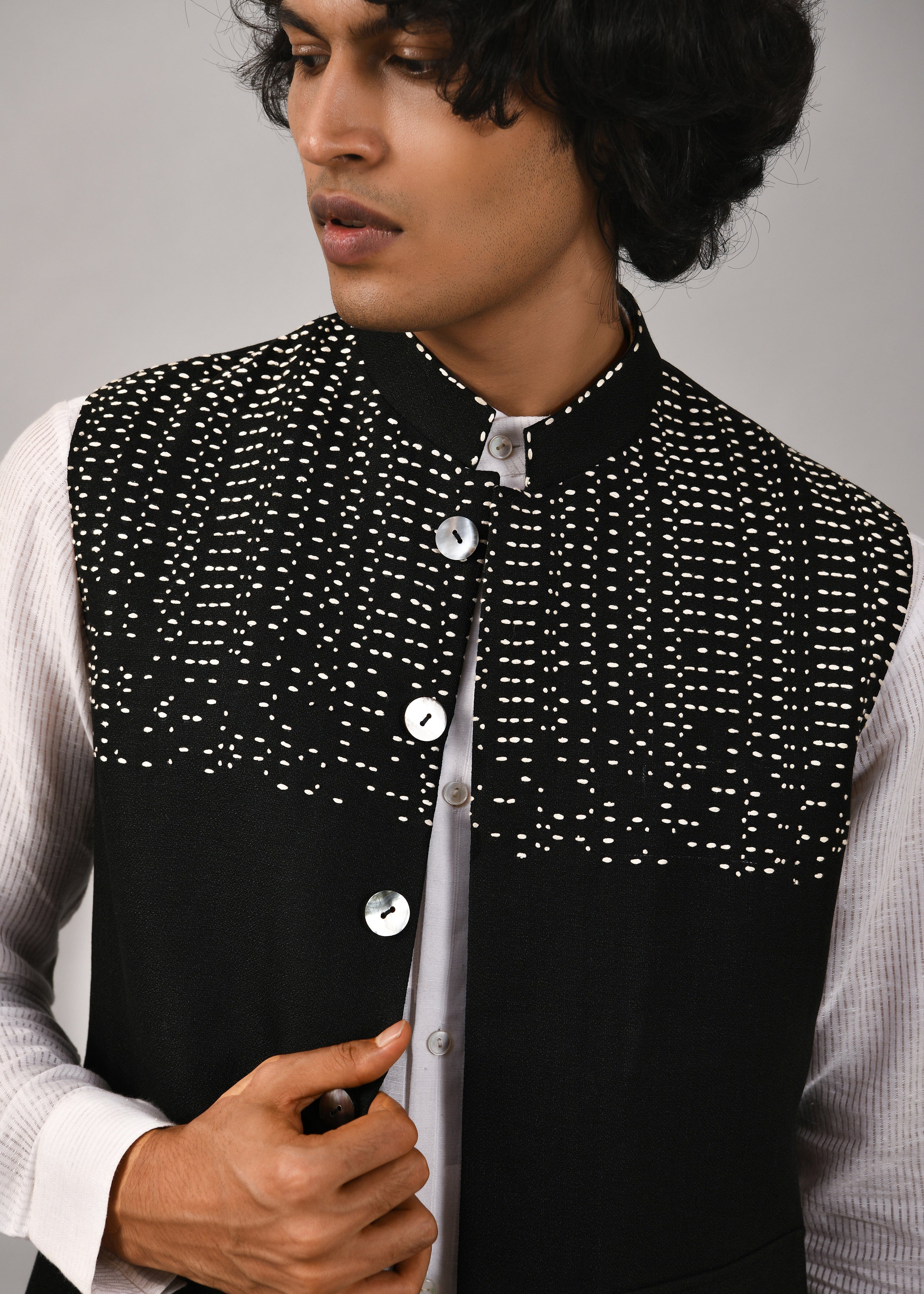 COUNTRYMADE Nehru Jackets Morse Code Bundi bundi noire brodée