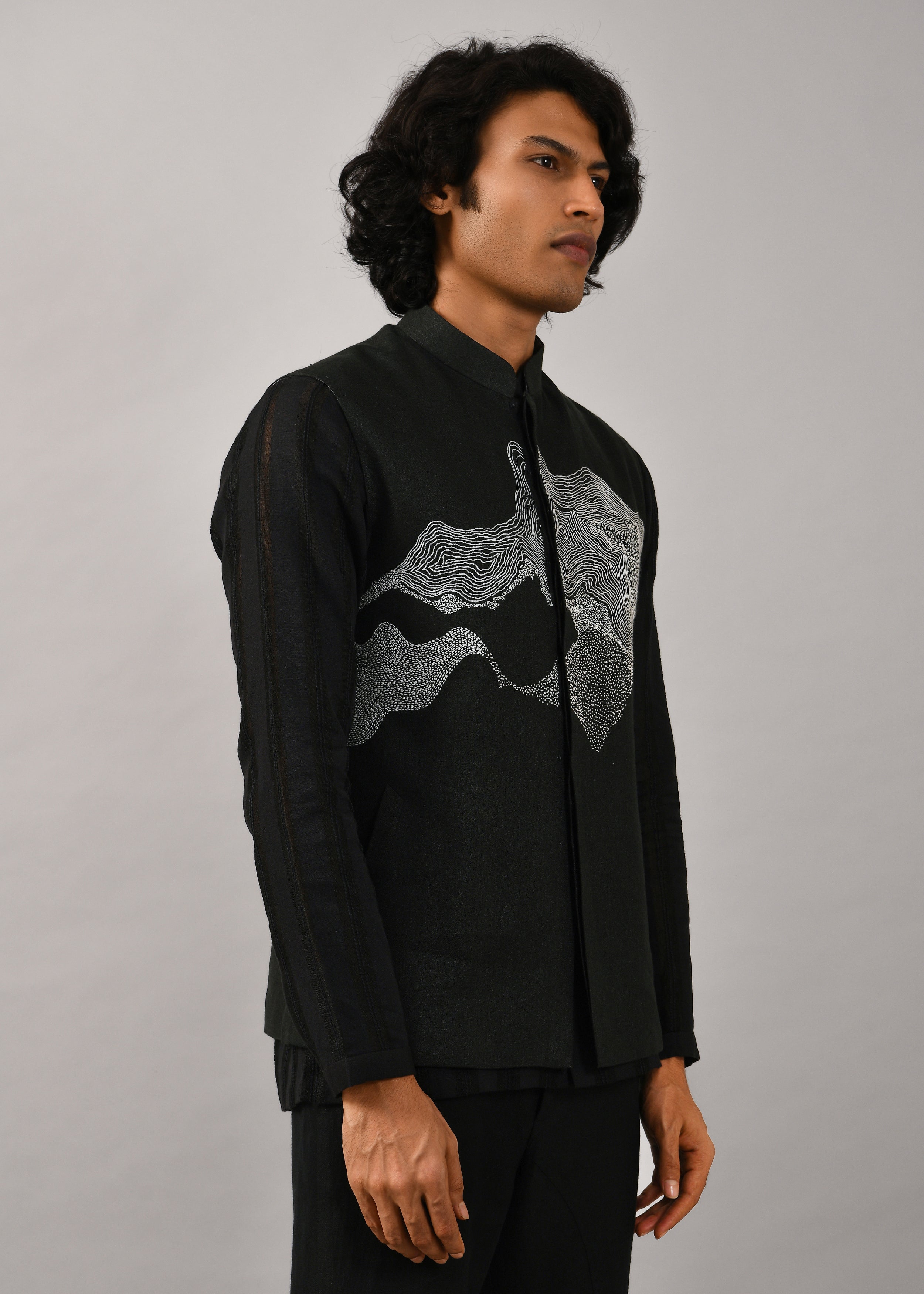 COUNTRYMADE Nehru Jackets Cloud Embroidered Bundi veste sans manches noire en lin
