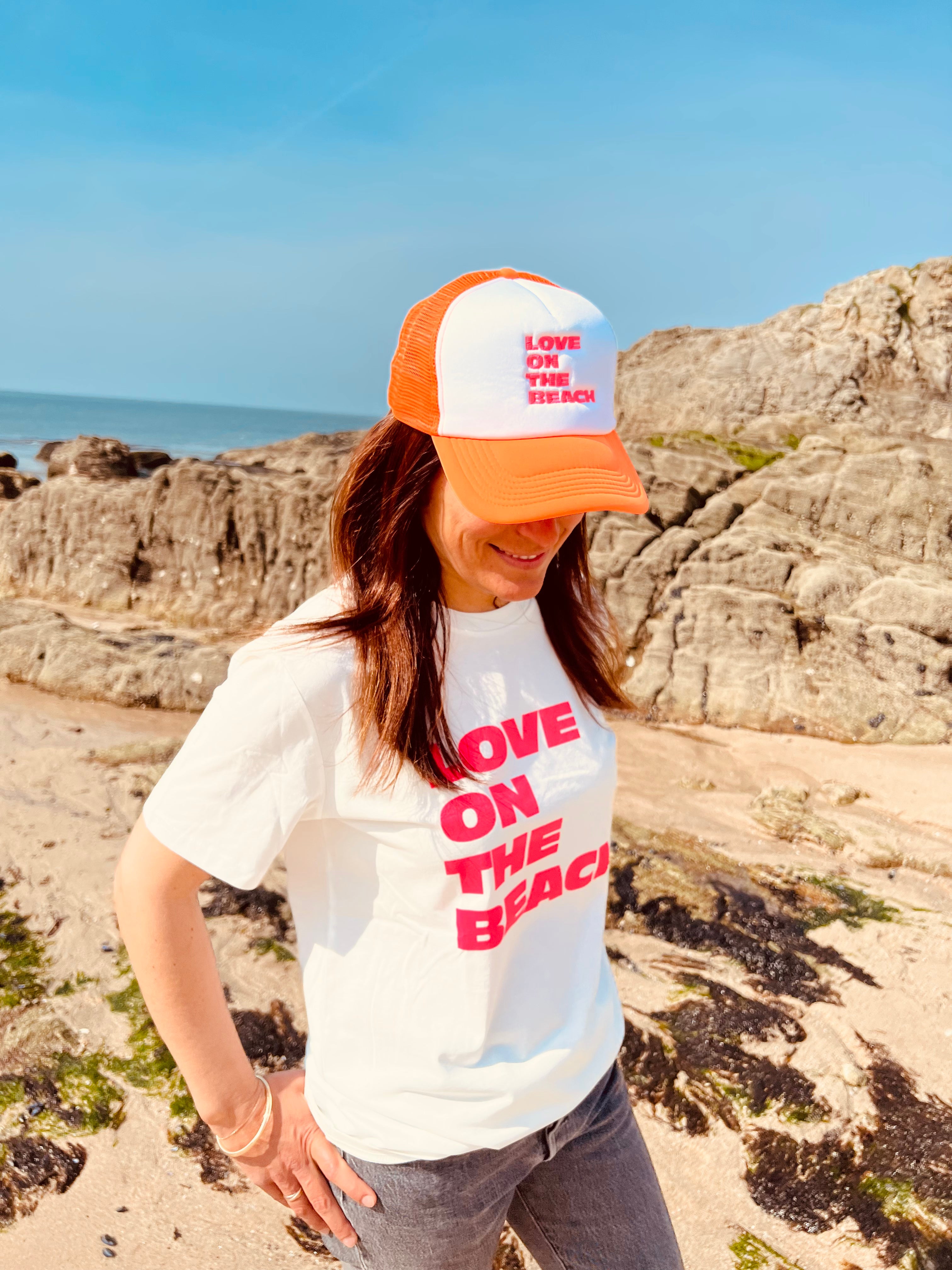 PANTRUCHE Casquettes Casquette LOVE ON THE BEACH orange fluo trucker