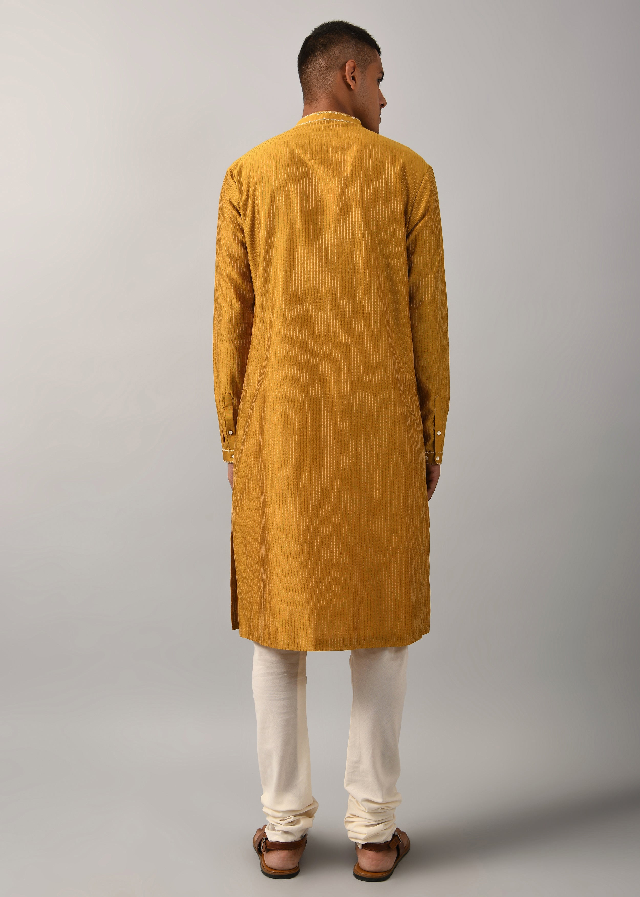 COUNTRYMADE Beyond the Clouds Dhruvtara ensemble kurta moutarde chanderi