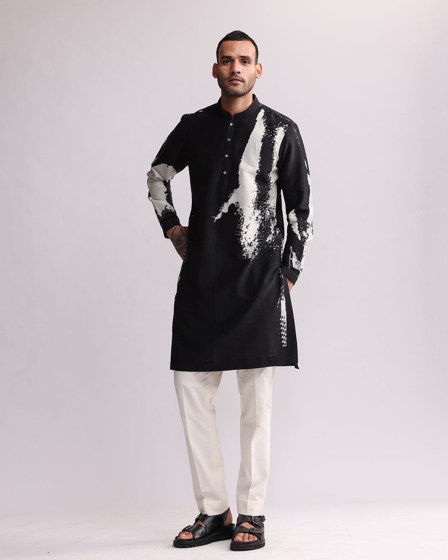 COUNTRYMADE Kurtas Charcoal Shadow Kurta noir en soie Chanderi