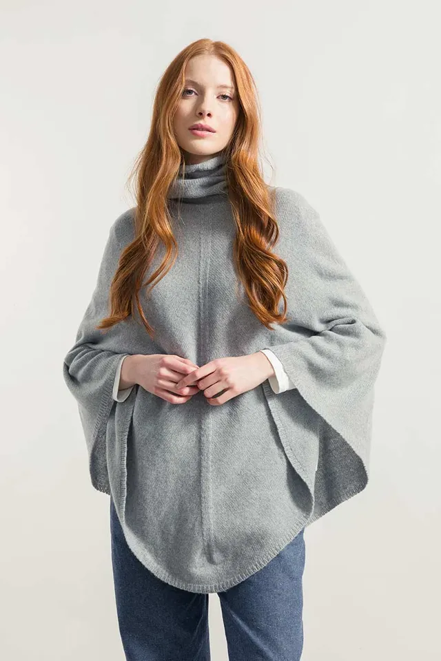 Sourire Multicolore Gilets Poncho Elisabetta en cachemire recyclé, gris clair, col roulé