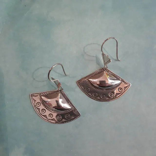 Sourire Multicolore Boucles d'oreilles touareg éventails en argent ciselé