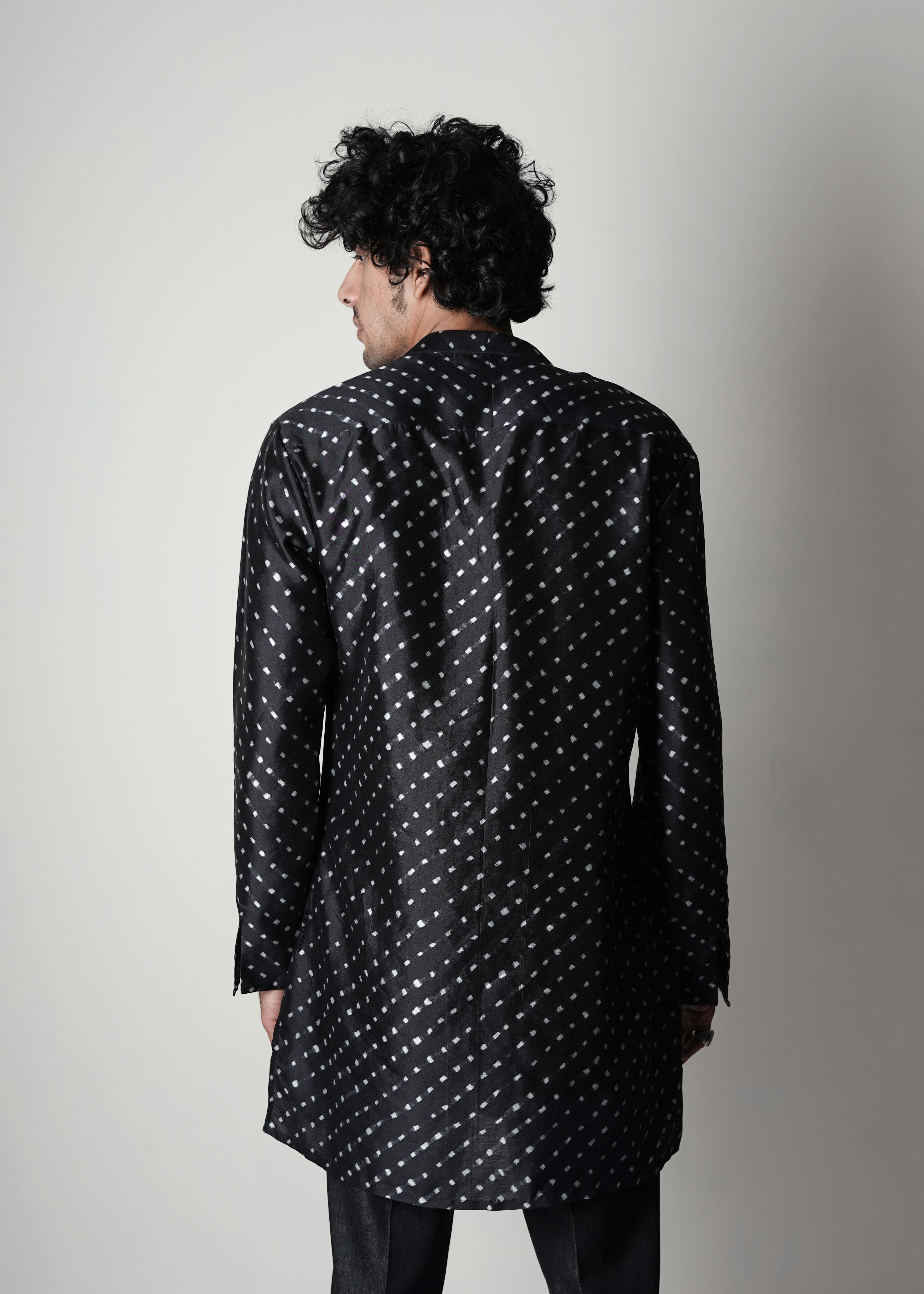 COUNTRYMADE Kurtas Printed Silk Short Kurta kurta court en soie noire imprimée