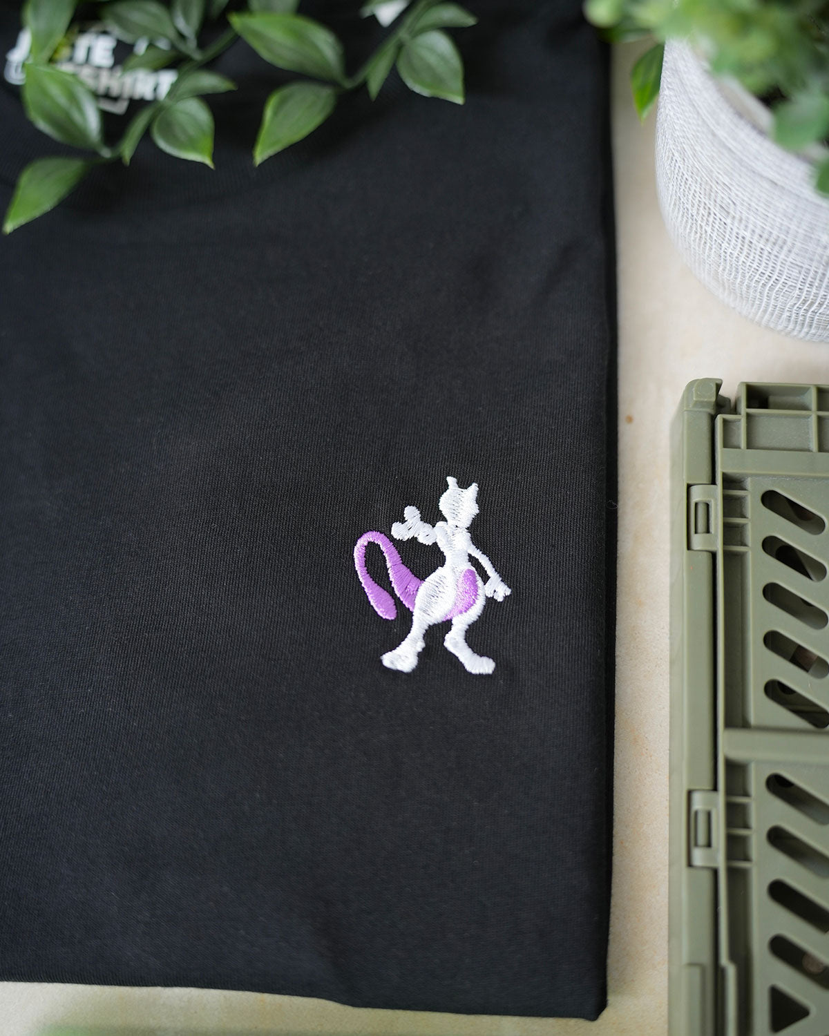 Juste Un T-shirt T-shirts Brodés Mewtwo t-shirt brodé coton bio