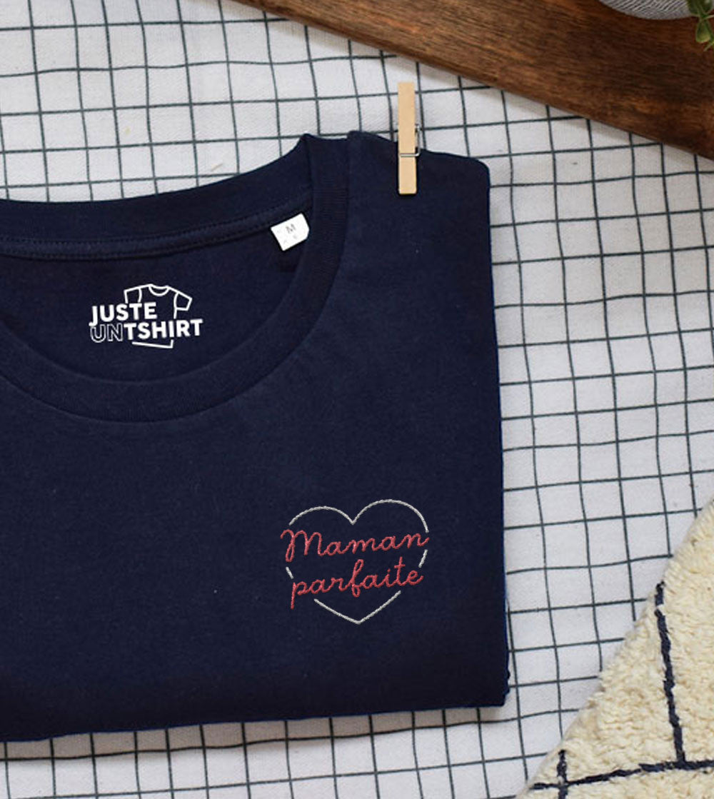 Juste Un T-shirt T-shirts Brodés Maman Parfaite brodé blanc