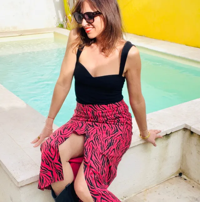 PANTRUCHE Jupes JUDY jupe midi rouge zèbre S–L en viscose
