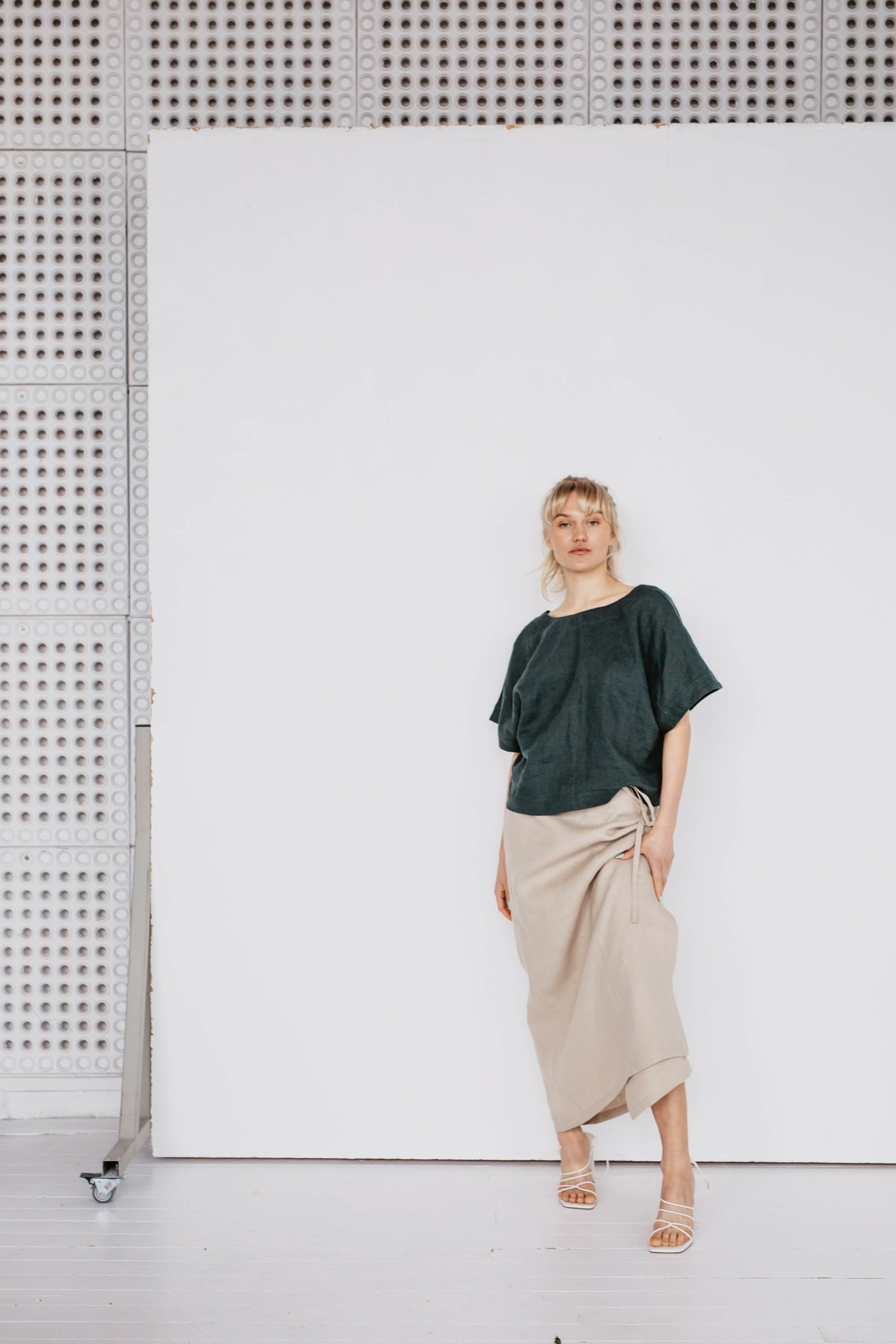Laumė linen Linen Bottoms Women's linen skirt Vaiva, Oatmeal, jupe portefeuille en lin