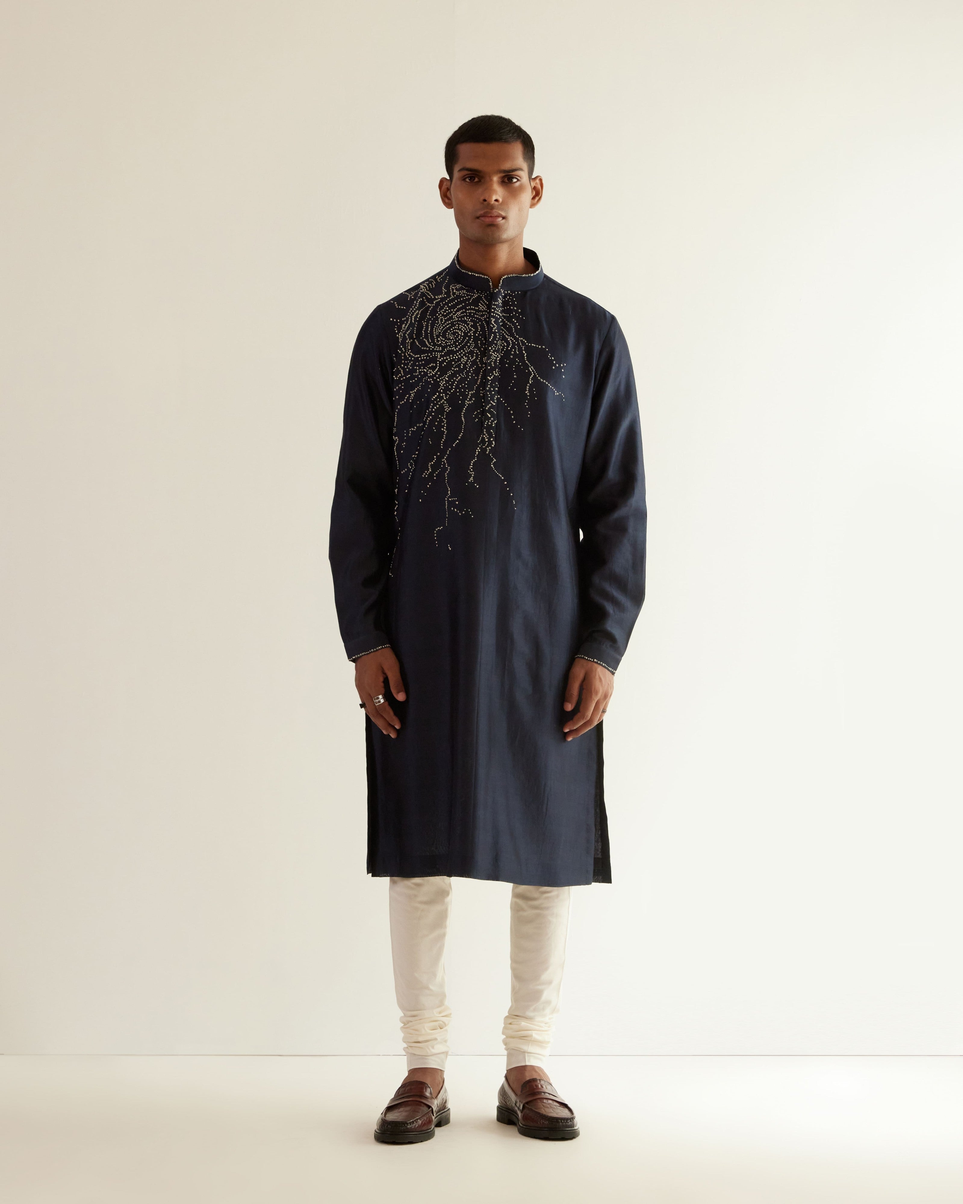 COUNTRYMADE Kurtas Black Hole Placement Embroidery Kurta Set ensemble brodé marine