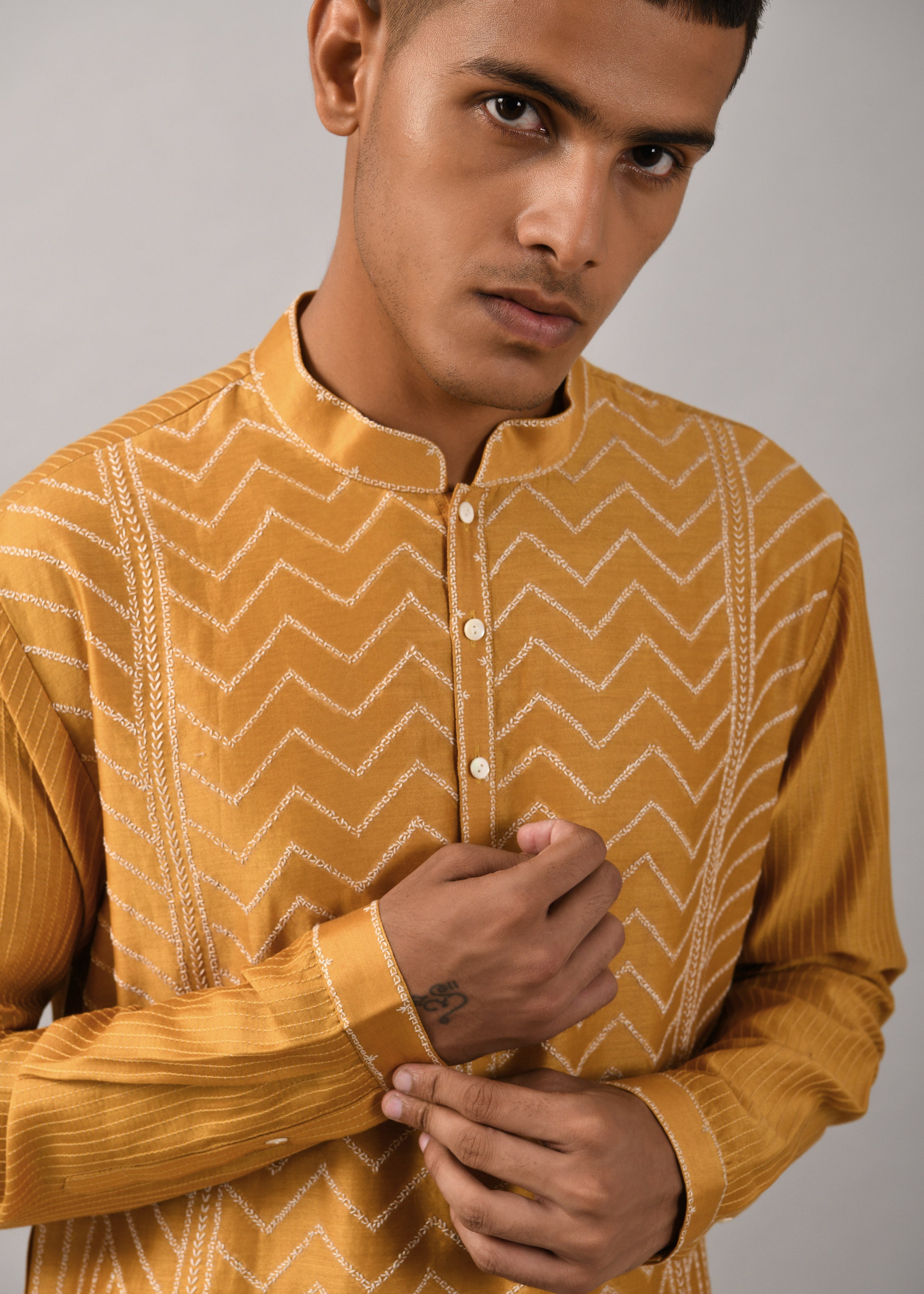 COUNTRYMADE Kurtas Chevron Hand Embroidered Kurta Set ensemble chanderi moutarde