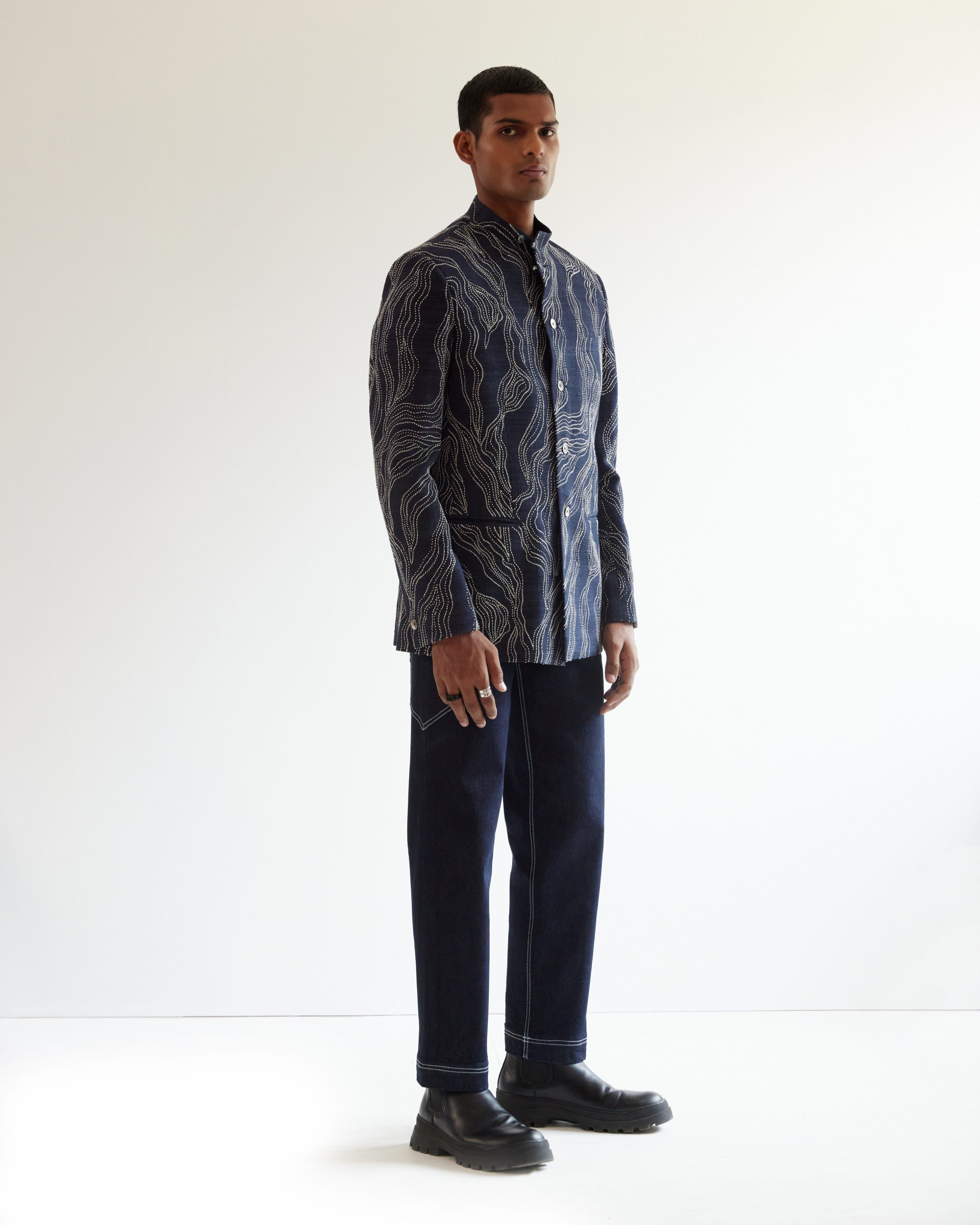 COUNTRYMADE Nehru Jackets Infinity hand-embroidered Bandhgala veste bleu marine en soie