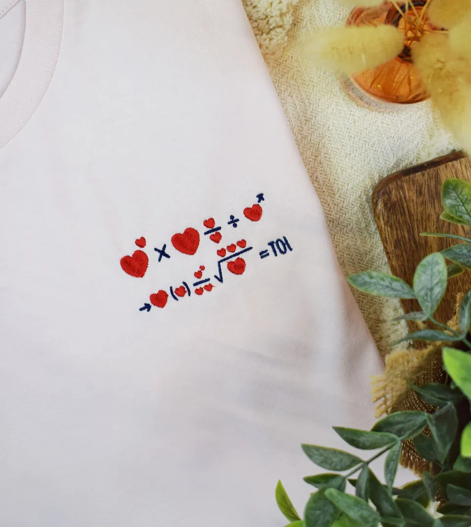 Juste Un T-shirt T-shirts Brodés L'amour en formule T-shirt brodé coton biologique