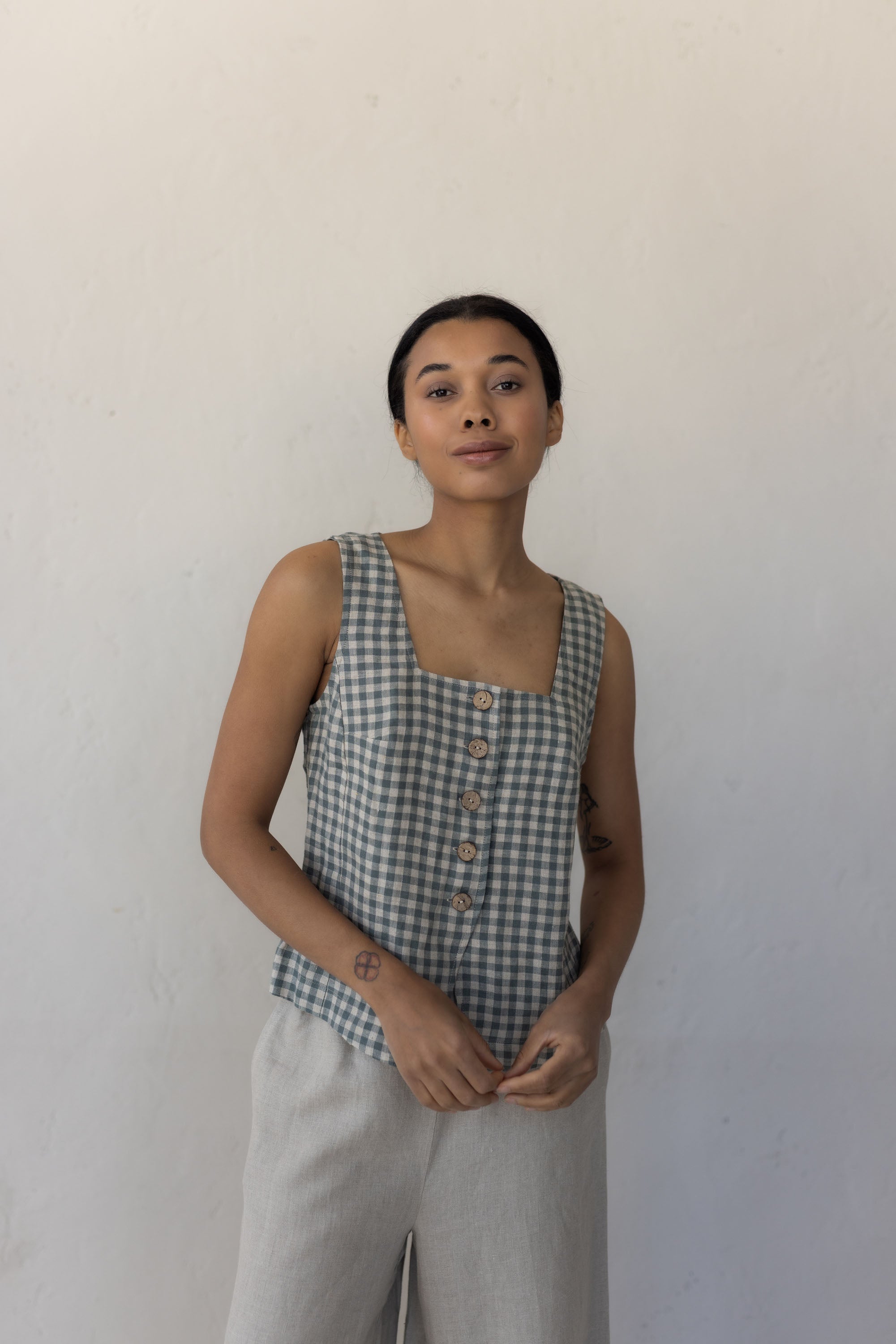 Laumė linen Linen Tops Dusk gilet en lin vert à carreaux