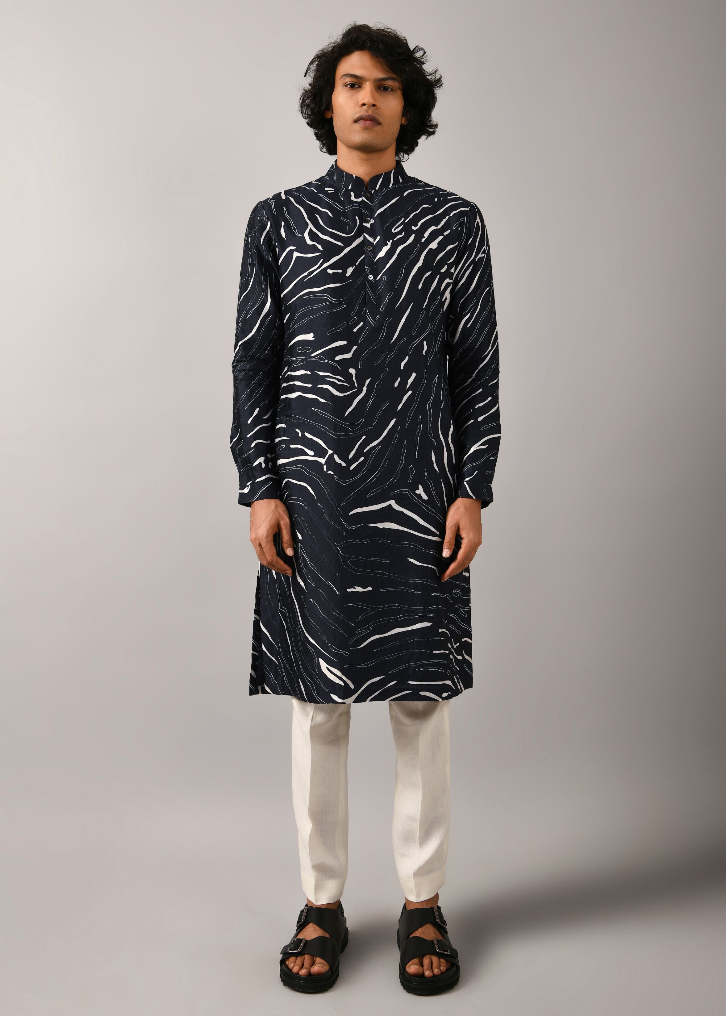 COUNTRYMADE Kurtas Navy Terrain Maize Kurta kurta bleu marine en coton soie imprimé