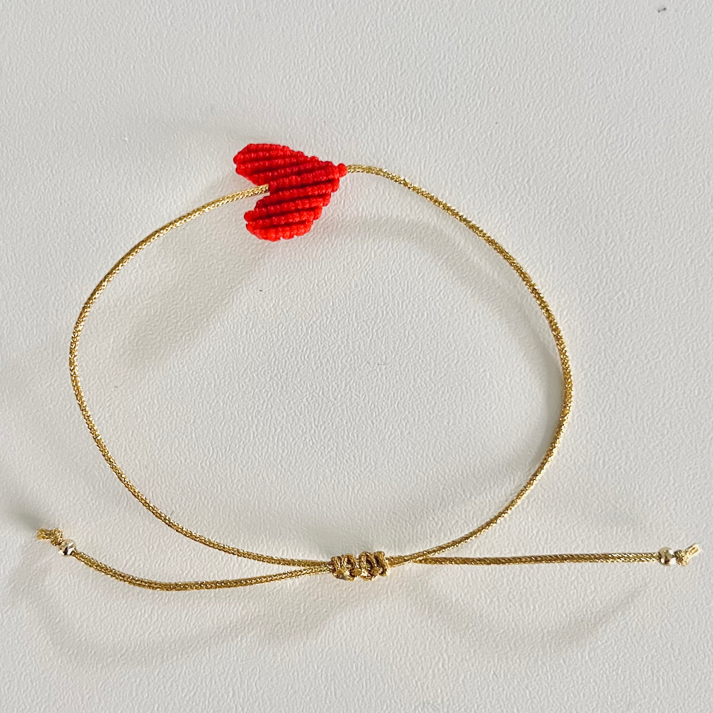 PANTRUCHE Bracelet Bracelet cœur macramé doré rose ou rouge